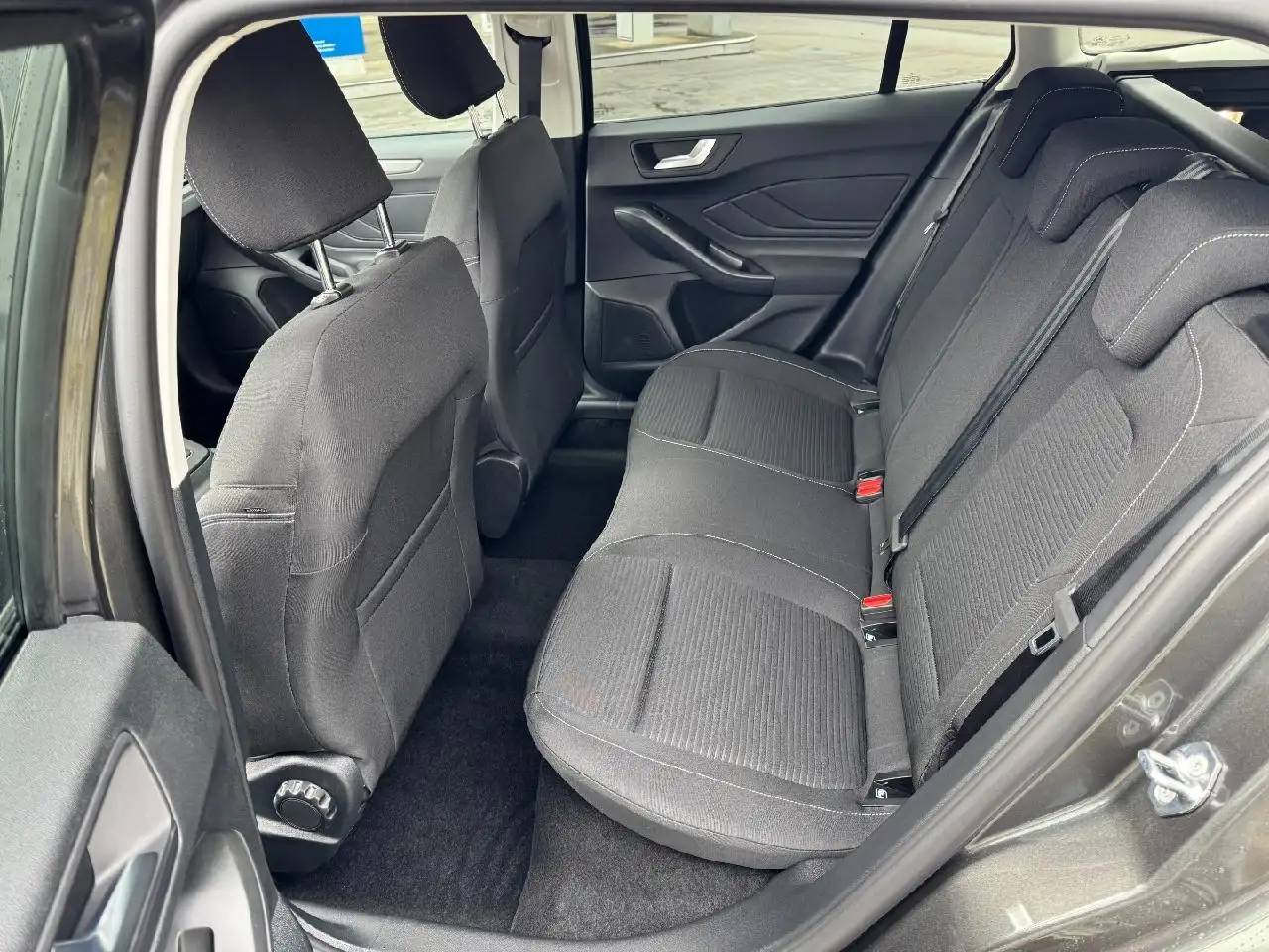 Ford Focus Titanium Edition Turnier 1.0 125PS 8