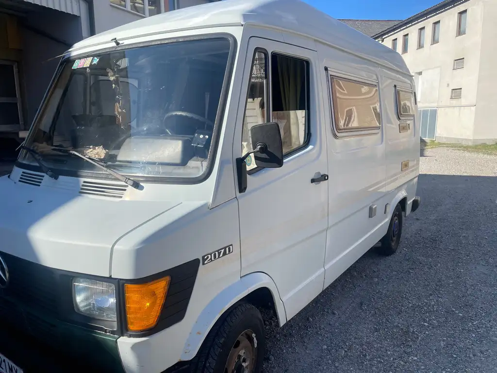 Mercedes-Benz T1 1980 из Европы — купить под ключ