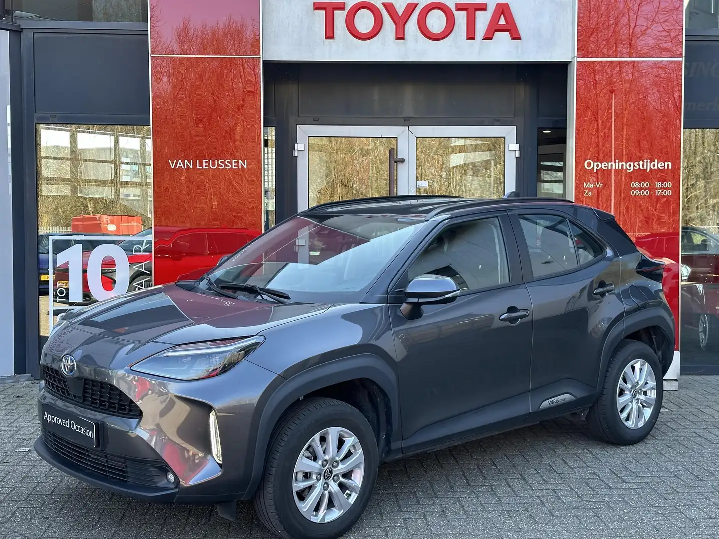 Toyota Yaris Cross 1.5 HYBRID DYNAMIC ELEKTR. ACHTERKLEP APPLE/ANDROI Grijs - 1