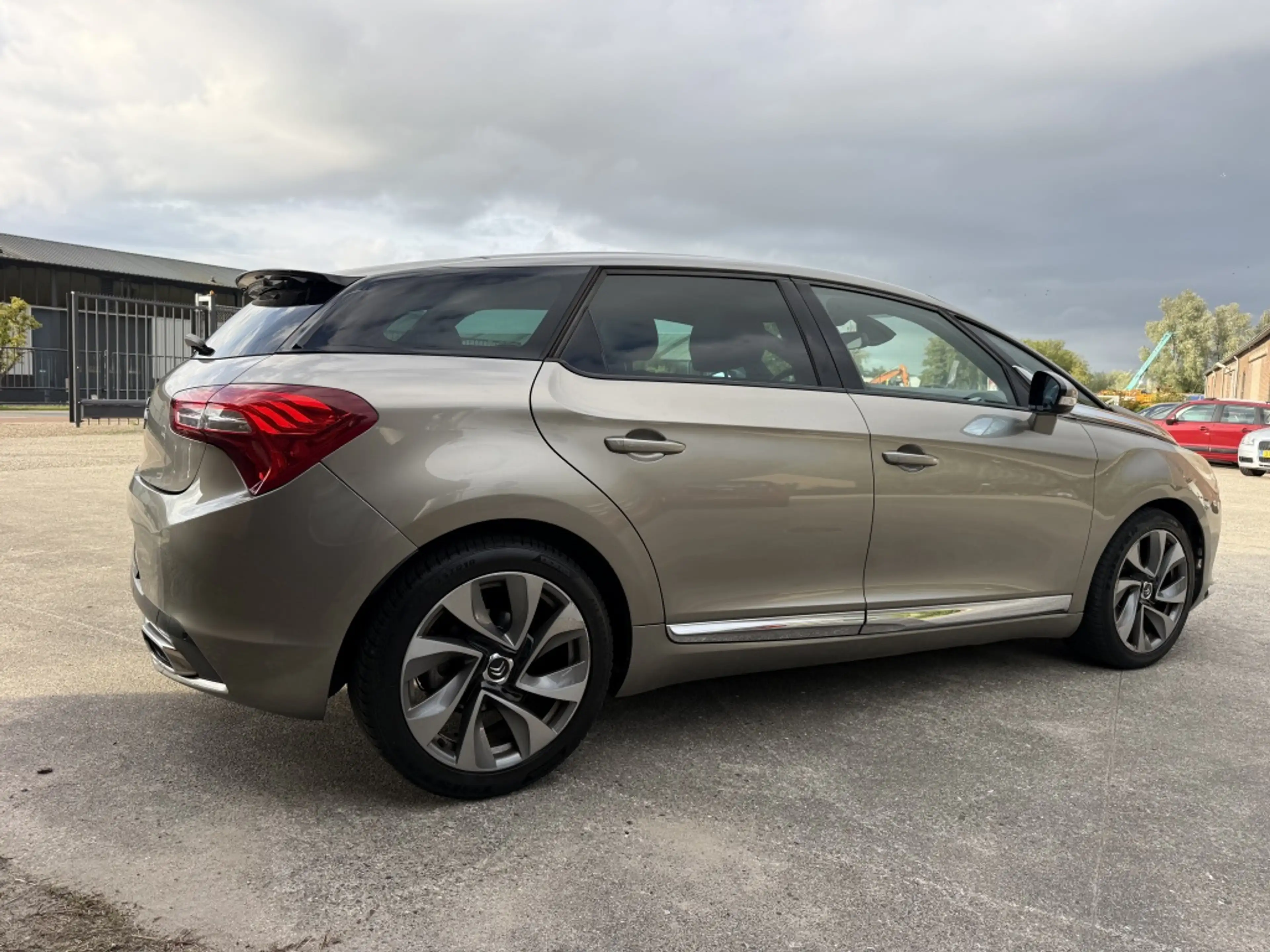 Citroen DS5 1.6 THP So Chic — photo 5
