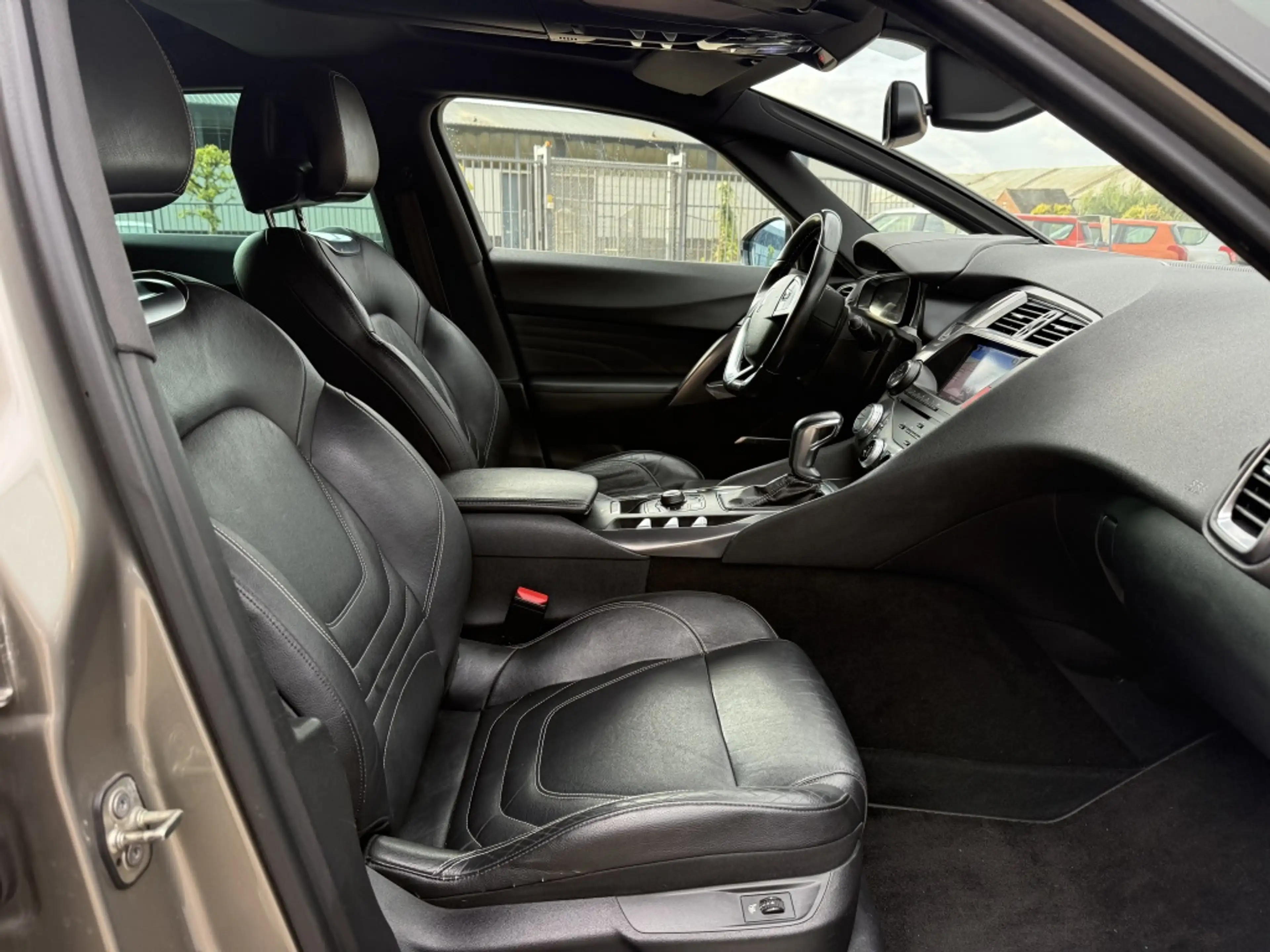 Citroen DS5 1.6 THP So Chic — photo 12