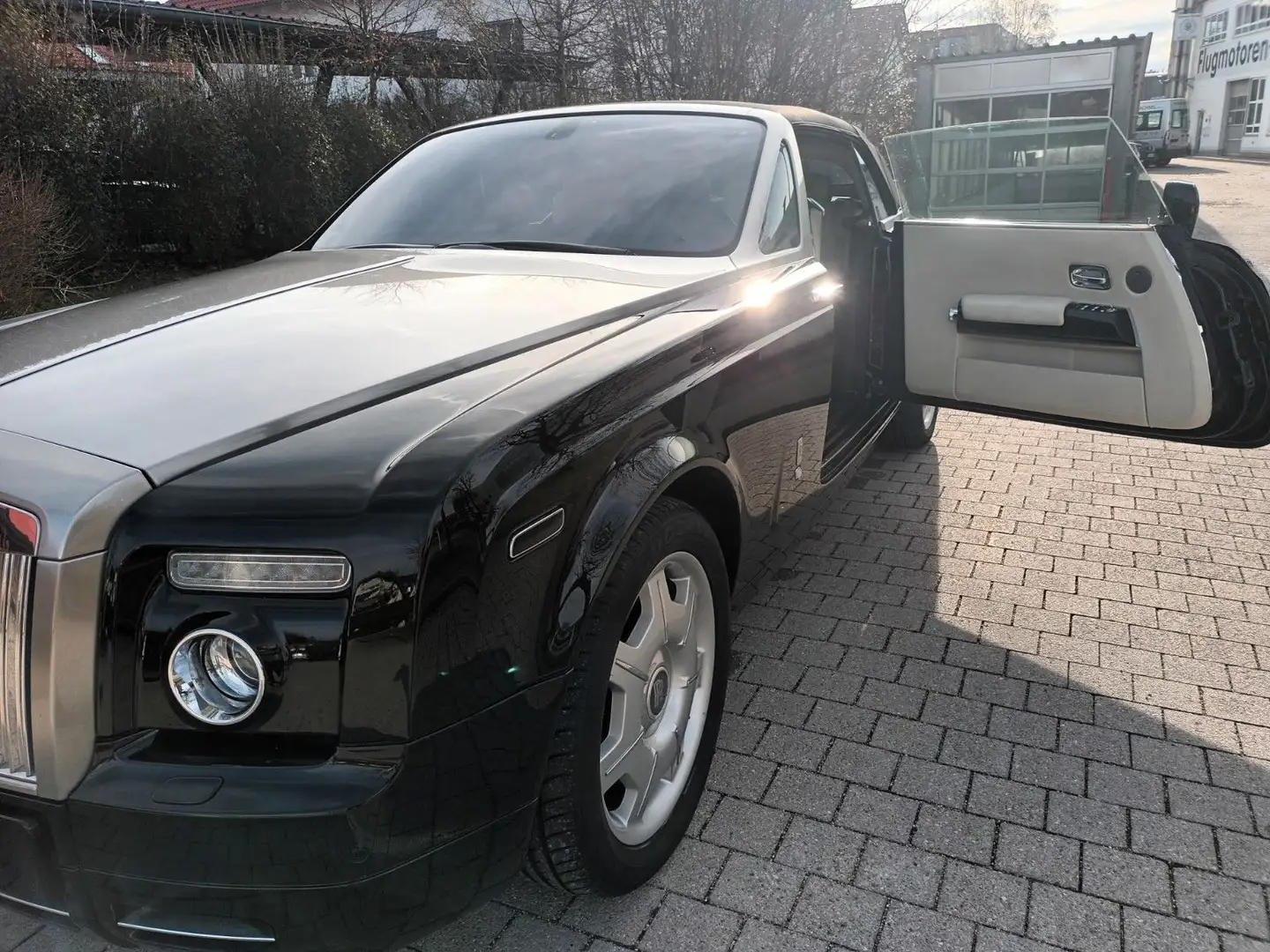 Rolls-Royce Phantom VII Drophead Coupe - 2