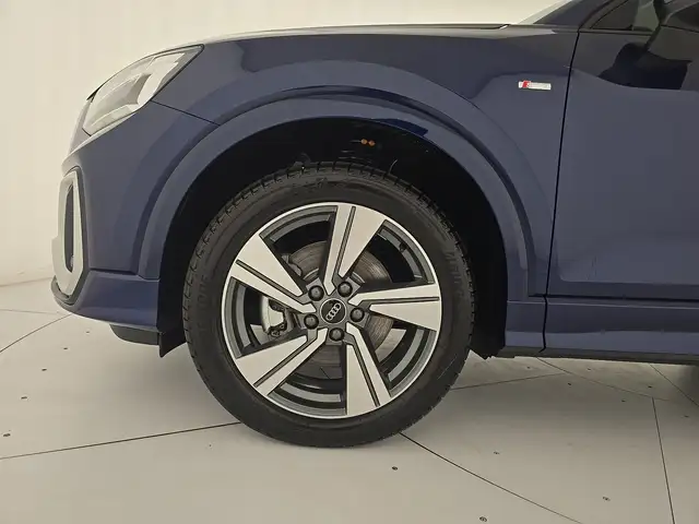 Audi Q2 view 8