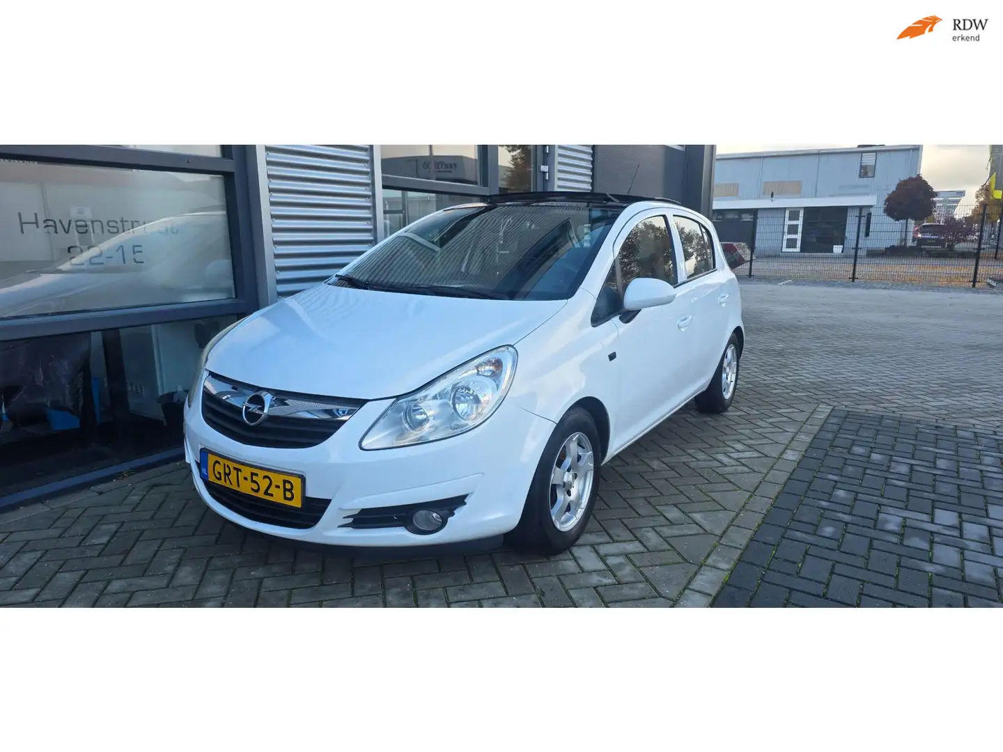 Opel Corsa 1.4-16V Executive Wit - 1