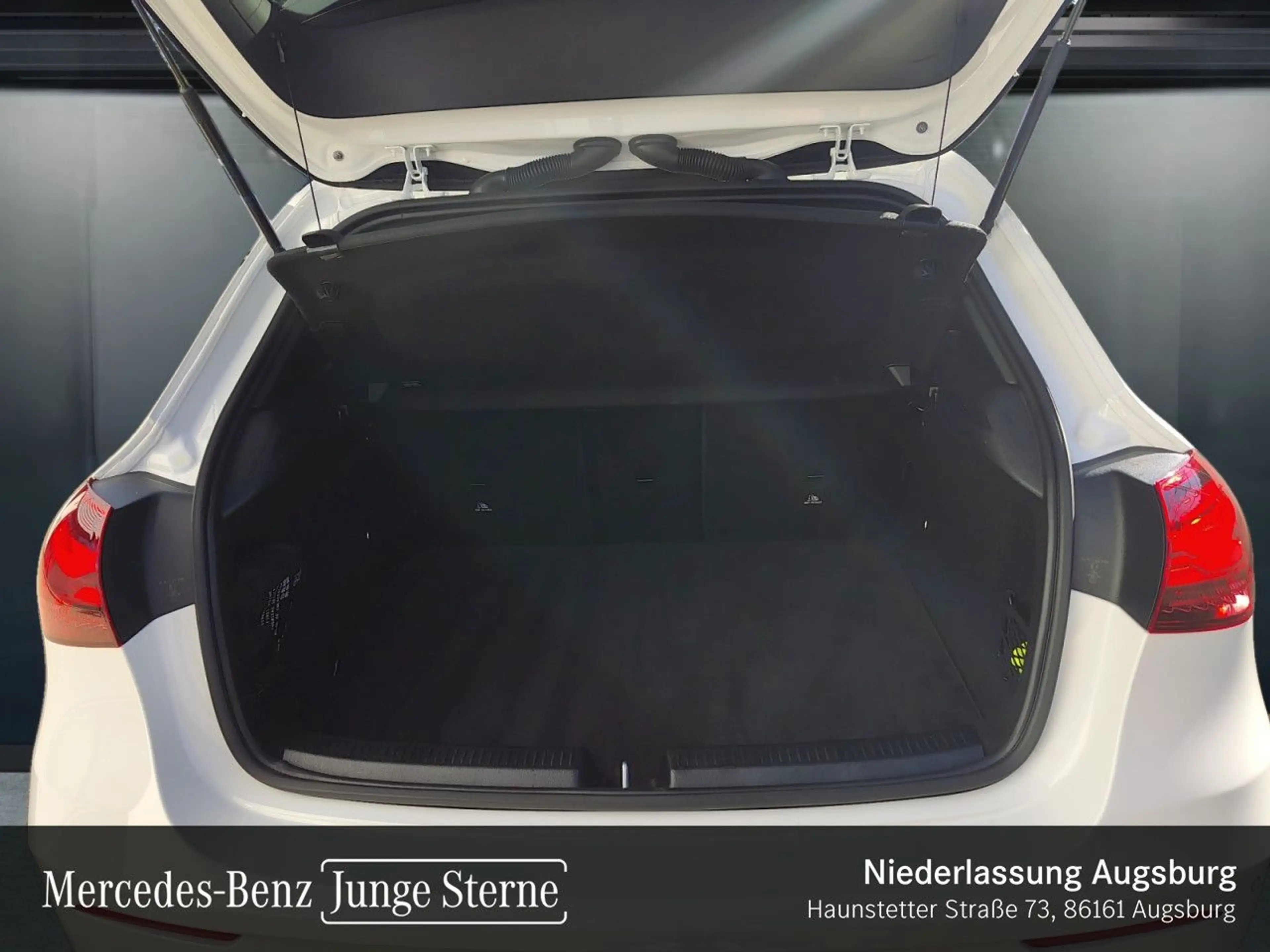 Mercedes-Benz A 35 AMG A 35 4M AMG+360°+MULTIBEAM+STHZG+TOTW+KEYLESS+8G — photo 6