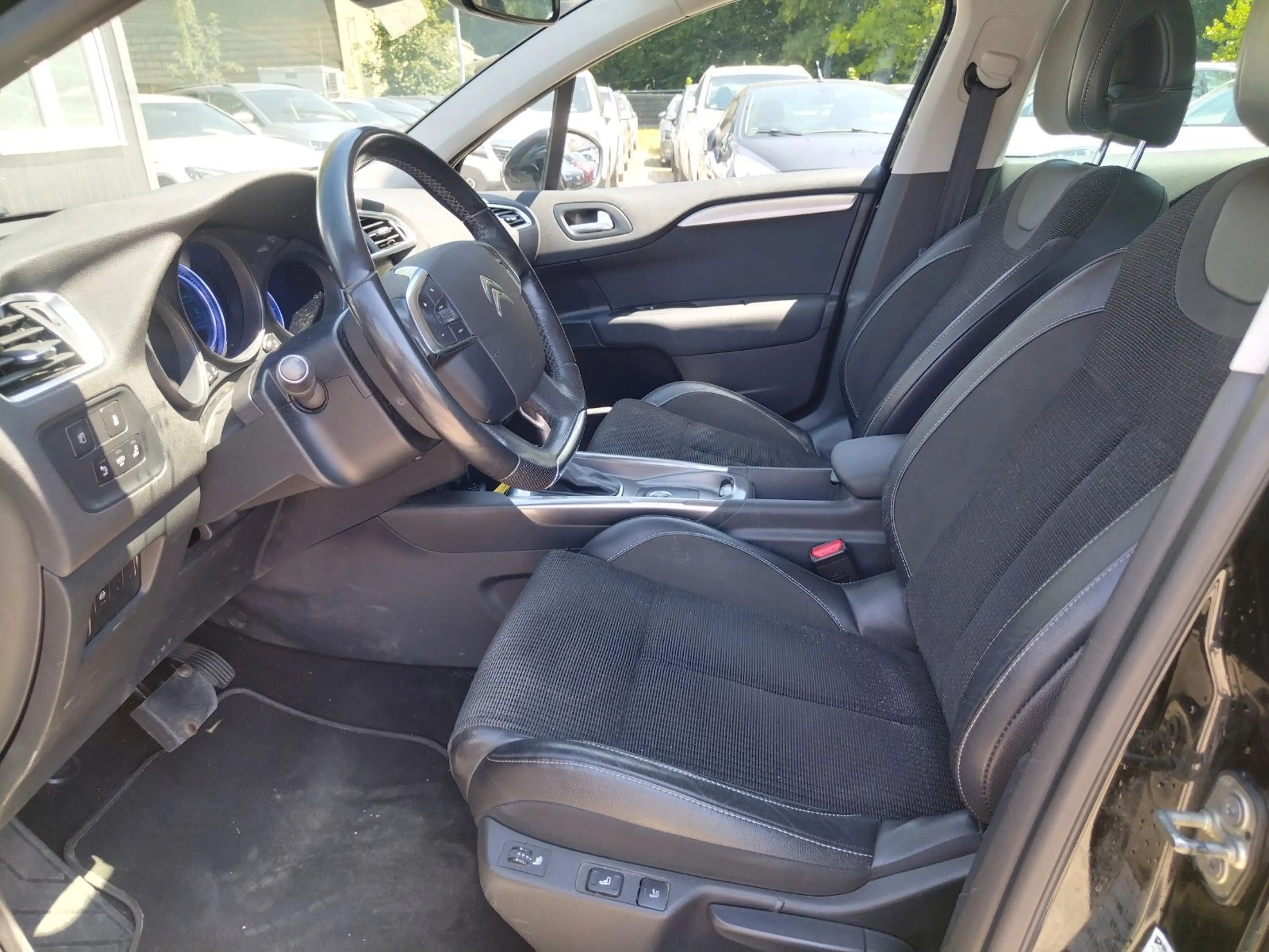 Citroen C4 Lim. Shine+AUTOMATIK+T.LEDER+NAVI+SHZ+XENON — photo 10