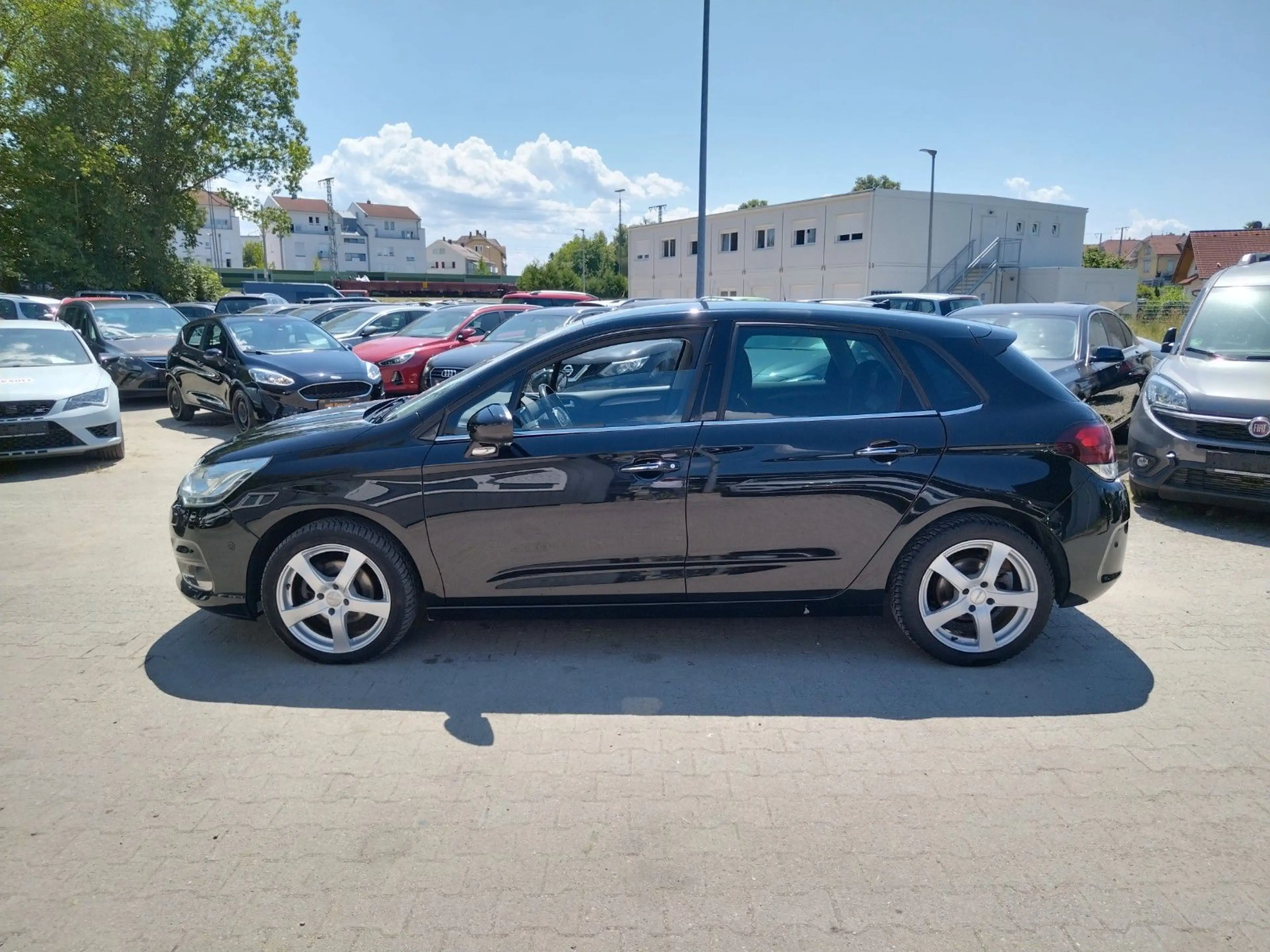 Citroen C4 Lim. Shine+AUTOMATIK+T.LEDER+NAVI+SHZ+XENON — photo 3