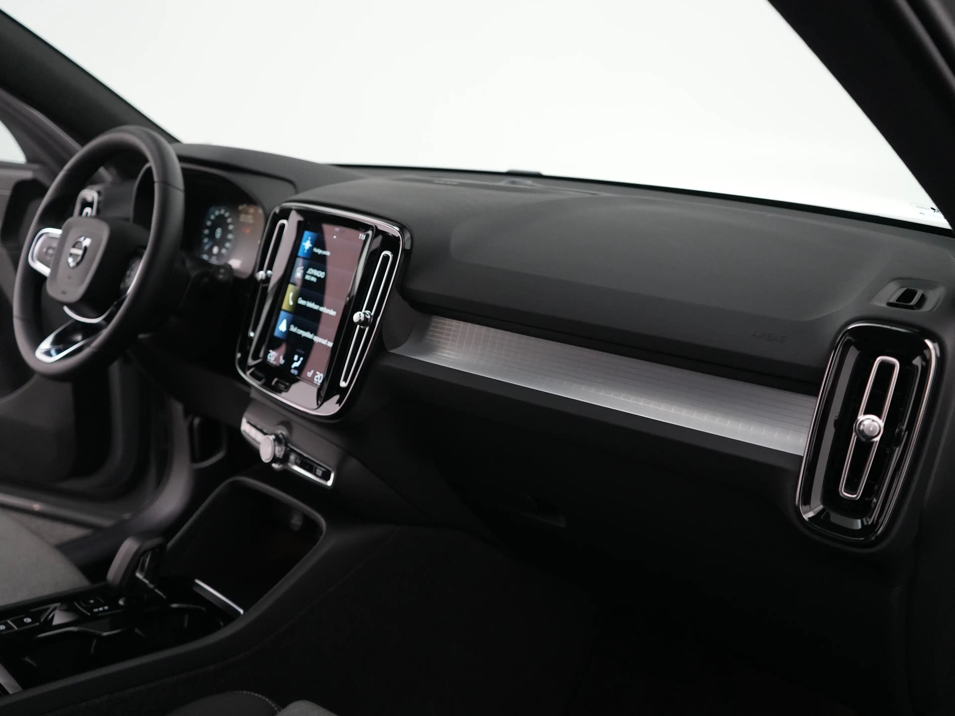 Volvo XC40 T4 Recharge Plus Dark | 360° Camera | Harman/Kardo — photo 13