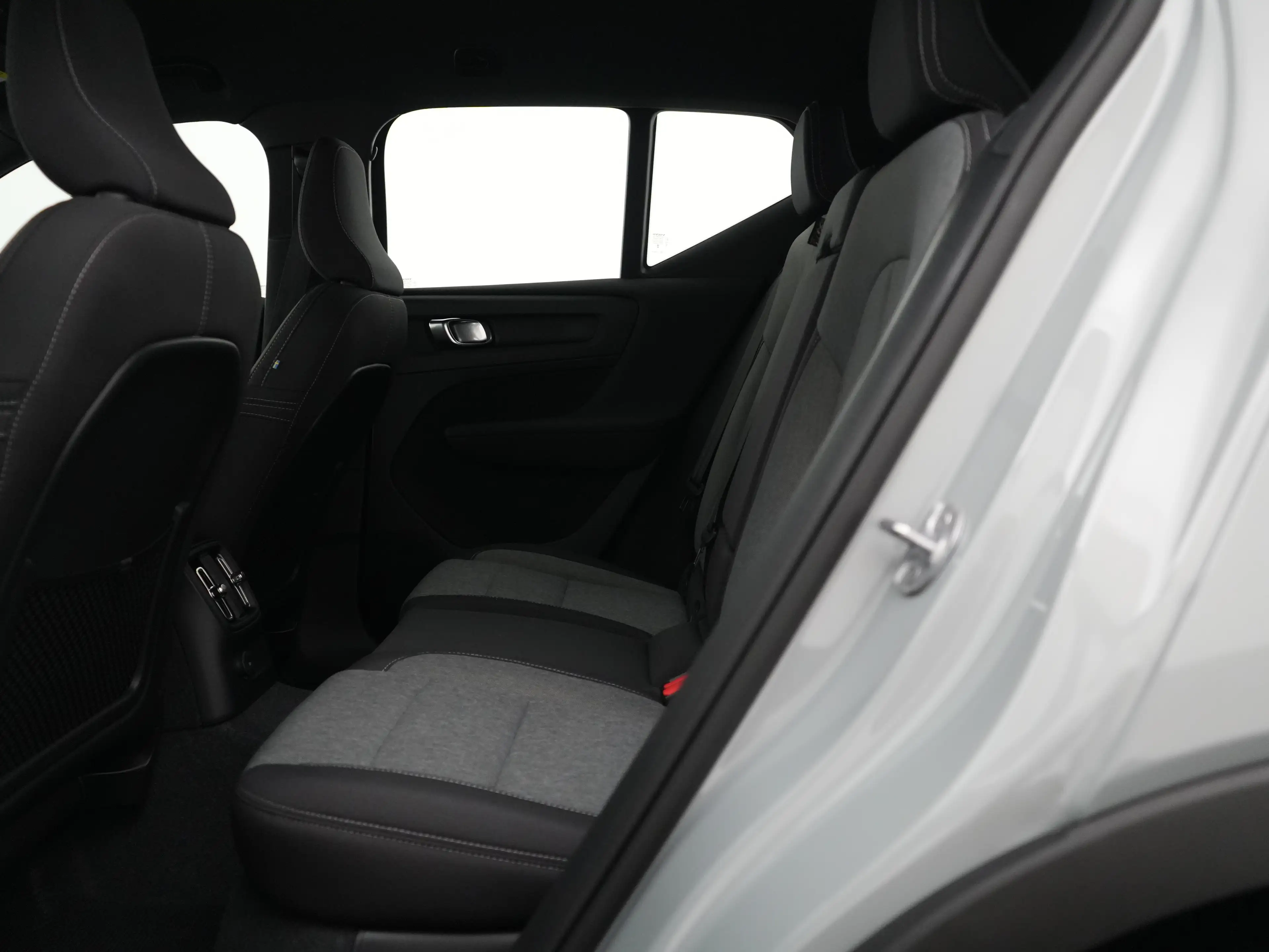 Volvo XC40 T4 Recharge Plus Dark | 360° Camera | Harman/Kardo — photo 11