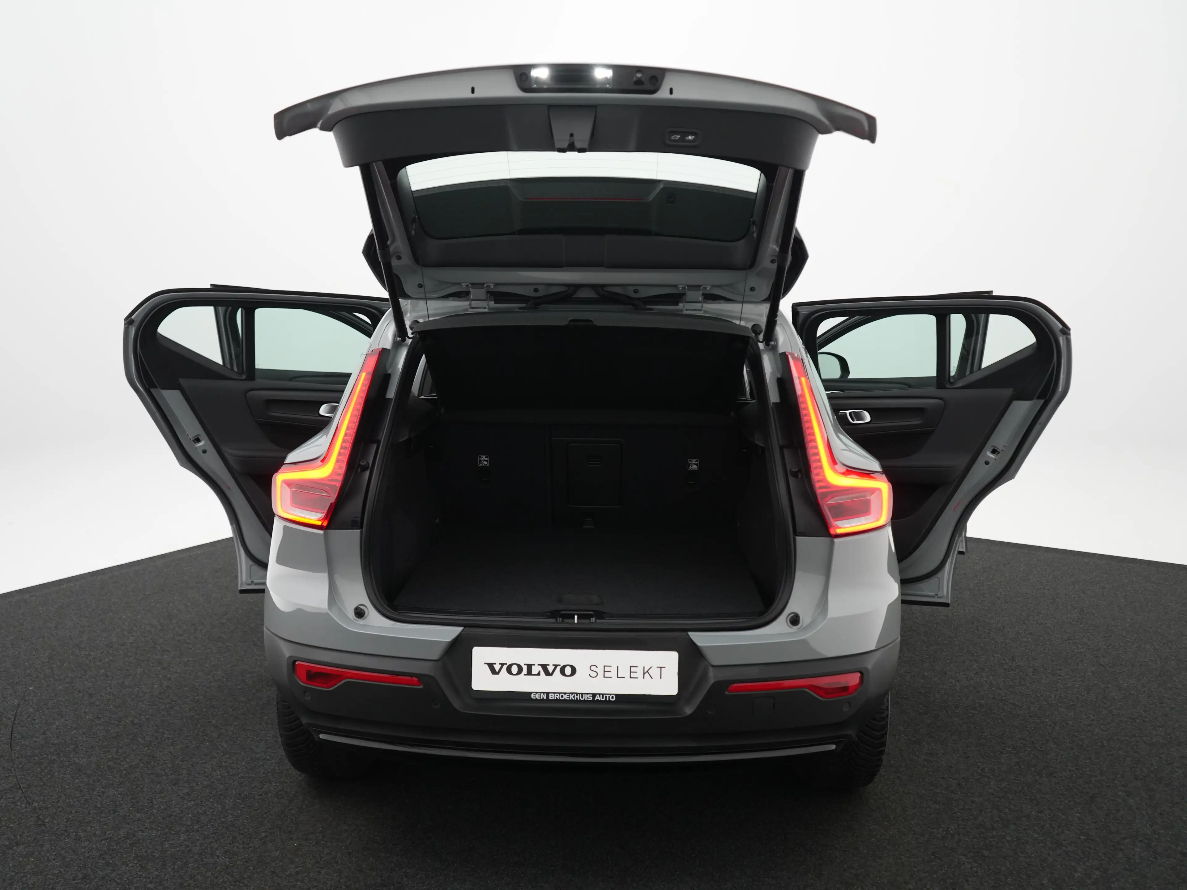 Volvo XC40 T4 Recharge Plus Dark | 360° Camera | Harman/Kardo — photo 15