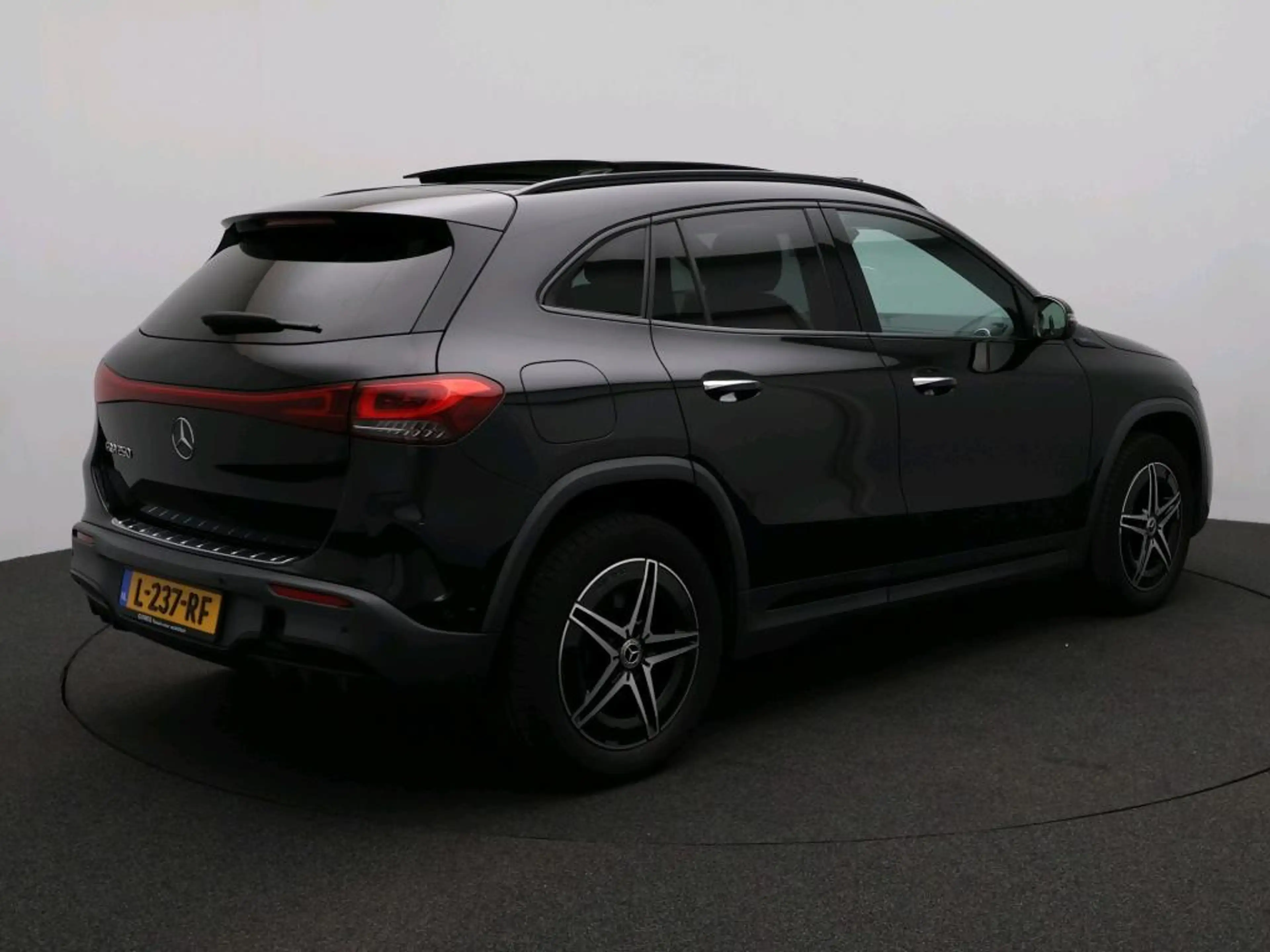 Mercedes-Benz EQA 250 Business Solution AMG 67 kWh | AMG Line | Night Pa — photo 2