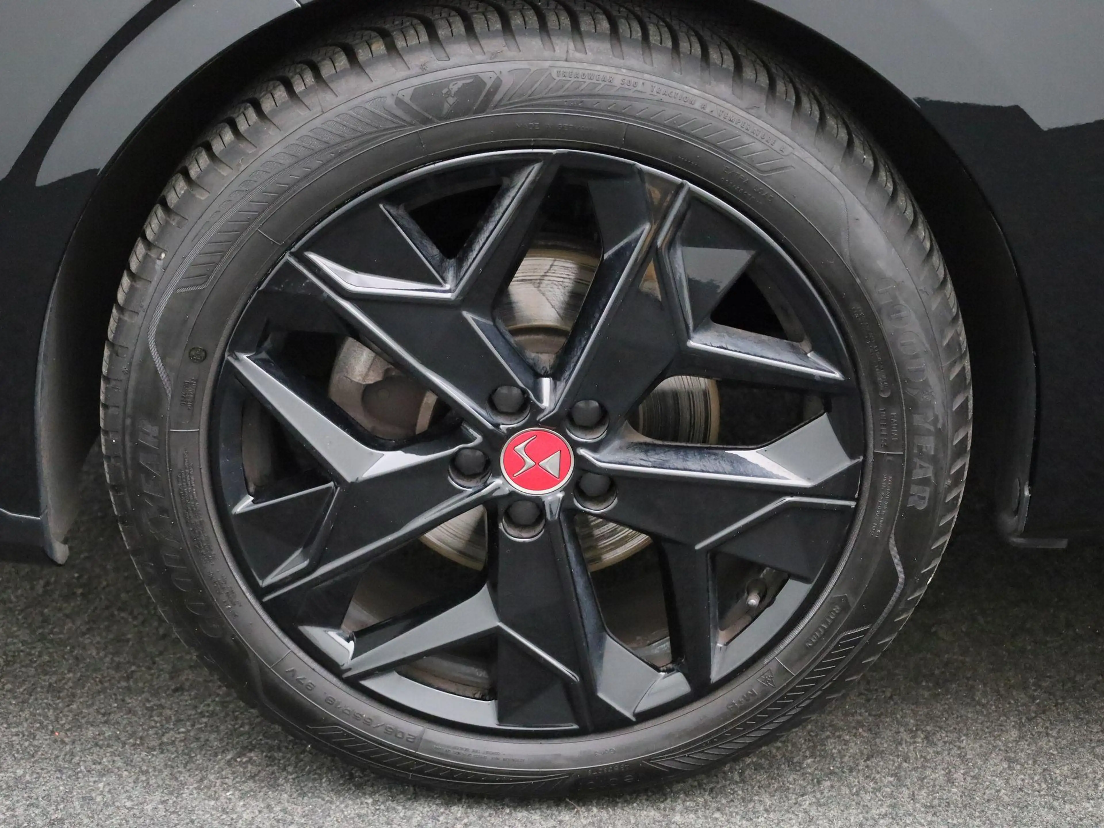DS Automobiles DS 4 PureTech 130 Auto Performance Line Zetel -en stuur — photo 12