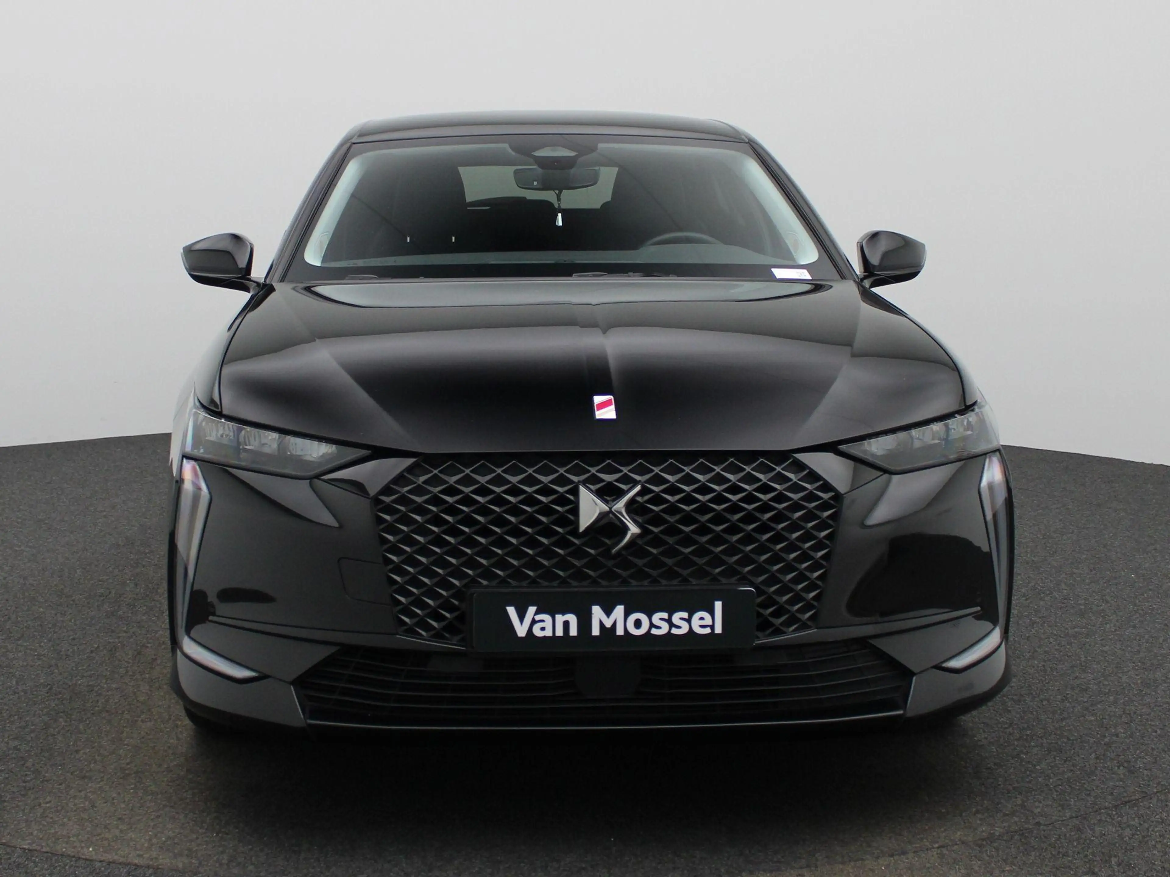 DS Automobiles DS 4 PureTech 130 Auto Performance Line Zetel -en stuur — photo 3