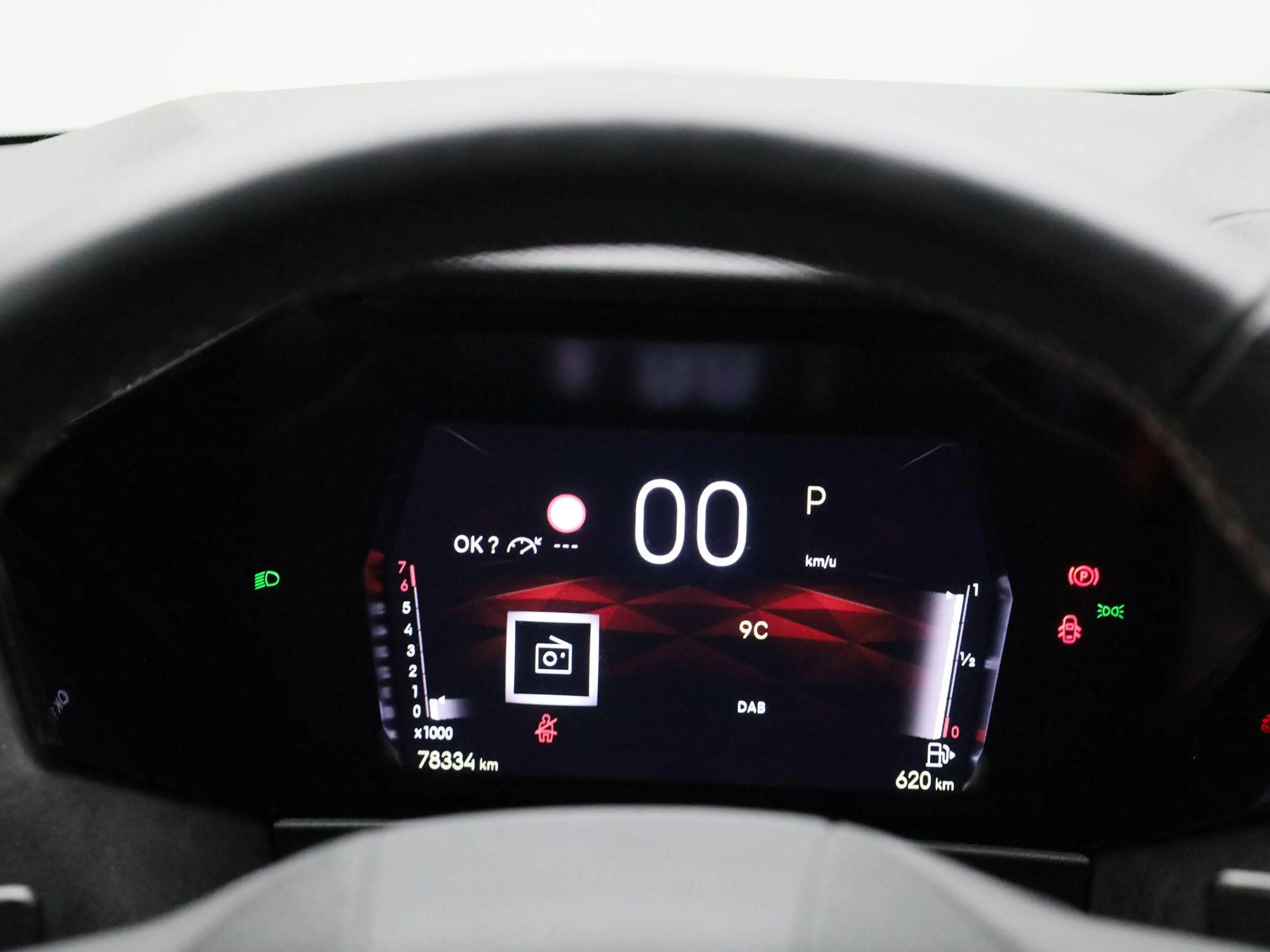 DS Automobiles DS 4 PureTech 130 Auto Performance Line Zetel -en stuur — photo 8