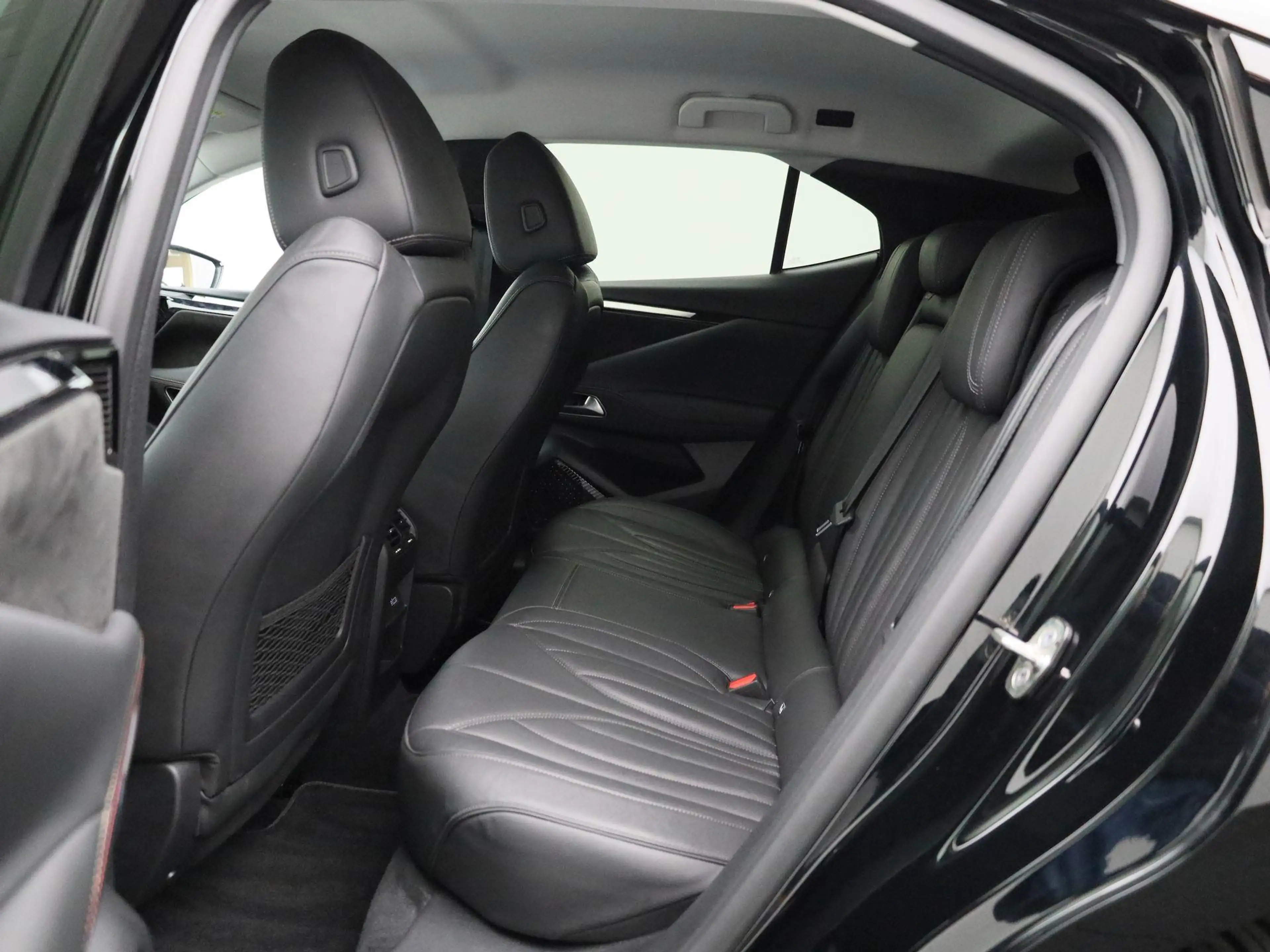 DS Automobiles DS 4 PureTech 130 Auto Performance Line Zetel -en stuur — photo 10