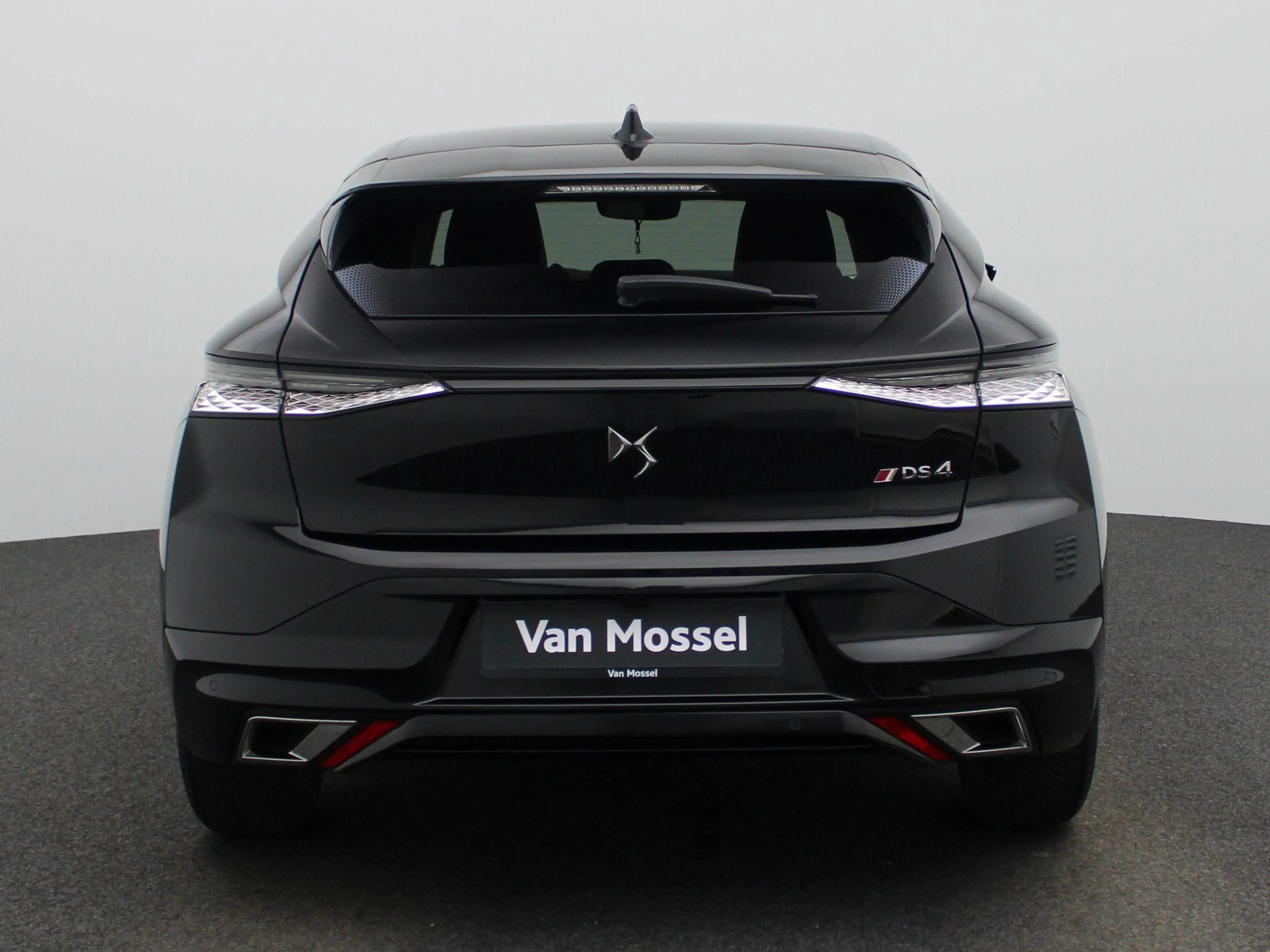 DS Automobiles DS 4 PureTech 130 Auto Performance Line Zetel -en stuur — photo 5