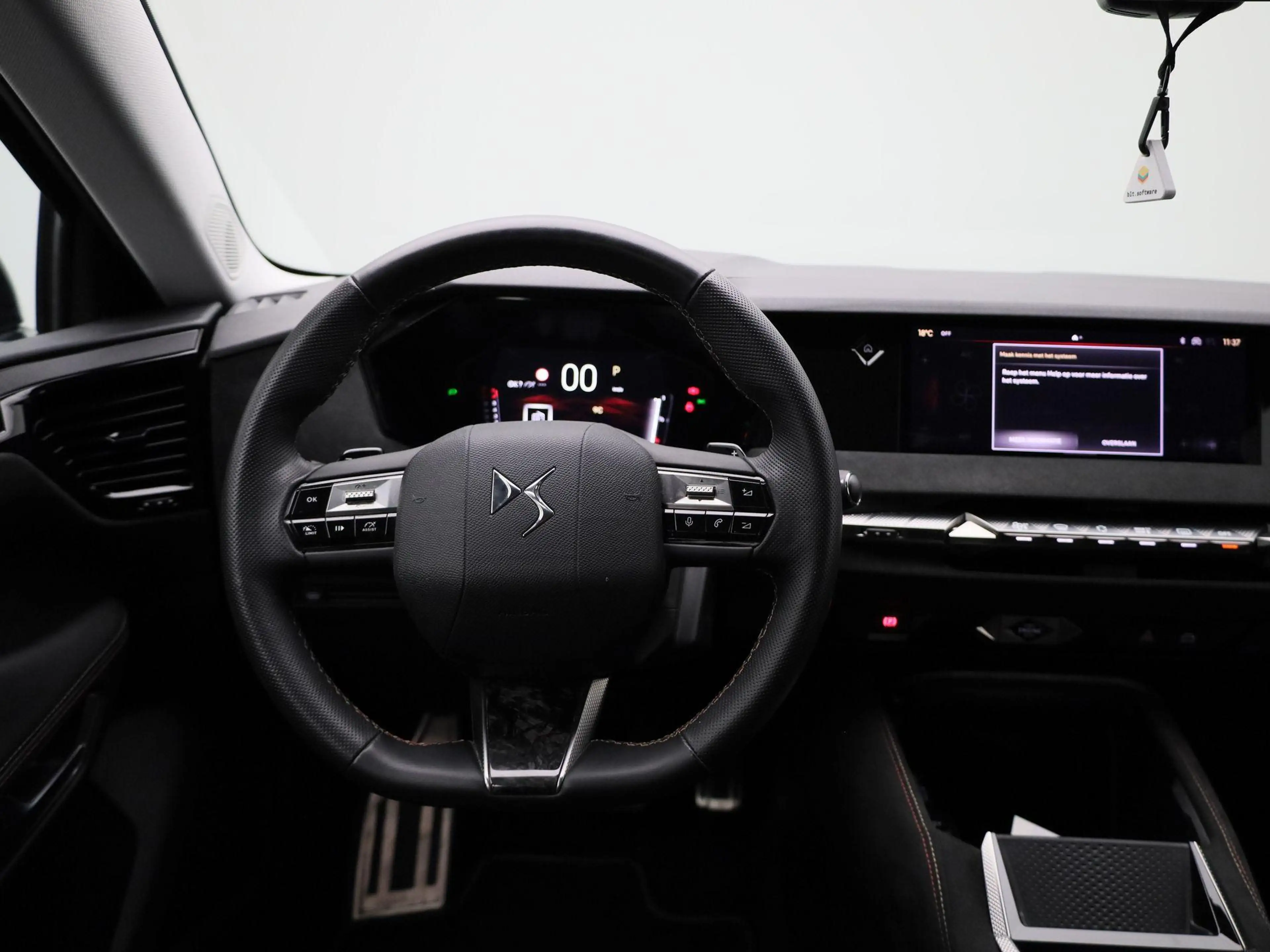 DS Automobiles DS 4 PureTech 130 Auto Performance Line Zetel -en stuur — photo 7