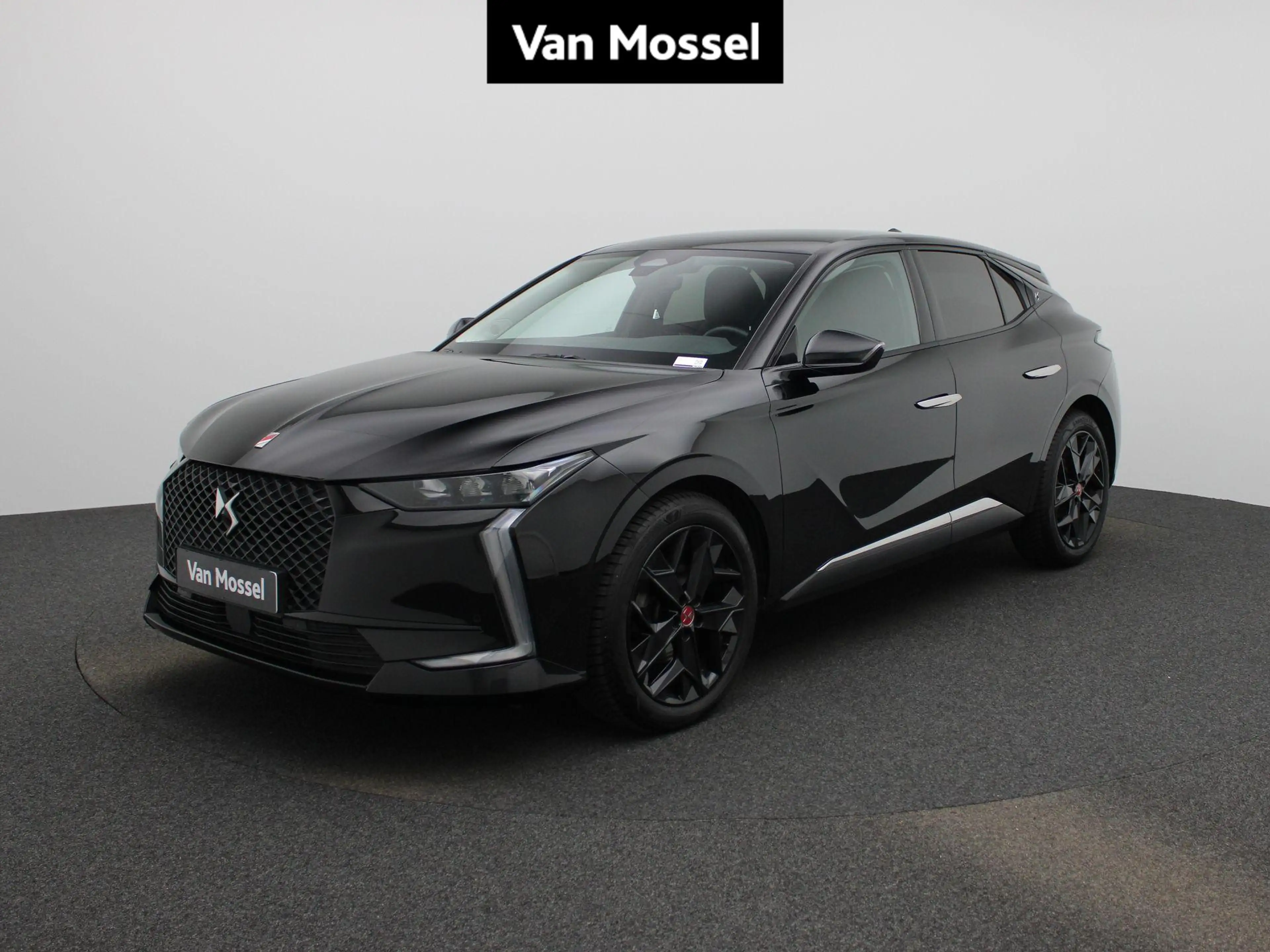 DS Automobiles DS 4 PureTech 130 Auto Performance Line Zetel -en stuur