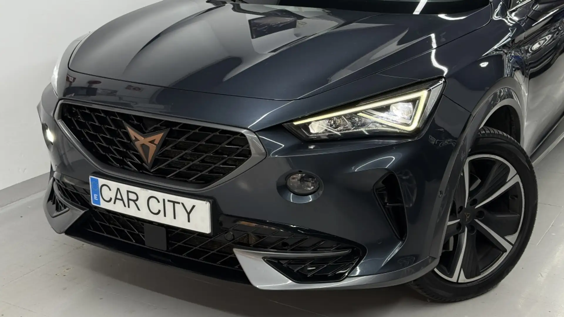 CUPRA Formentor 1.4 e-Hybrid 205 DSG Gris - 2
