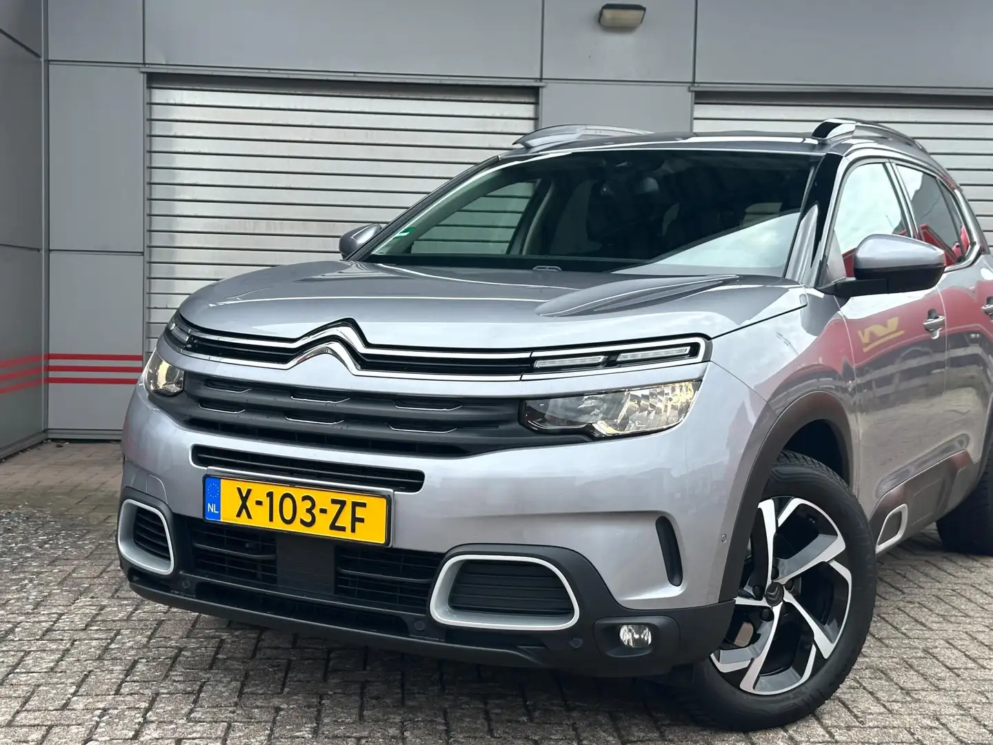 Citroen C5 Aircross 1.6 PureTech Shine Automaat 181pk Grijs - 2