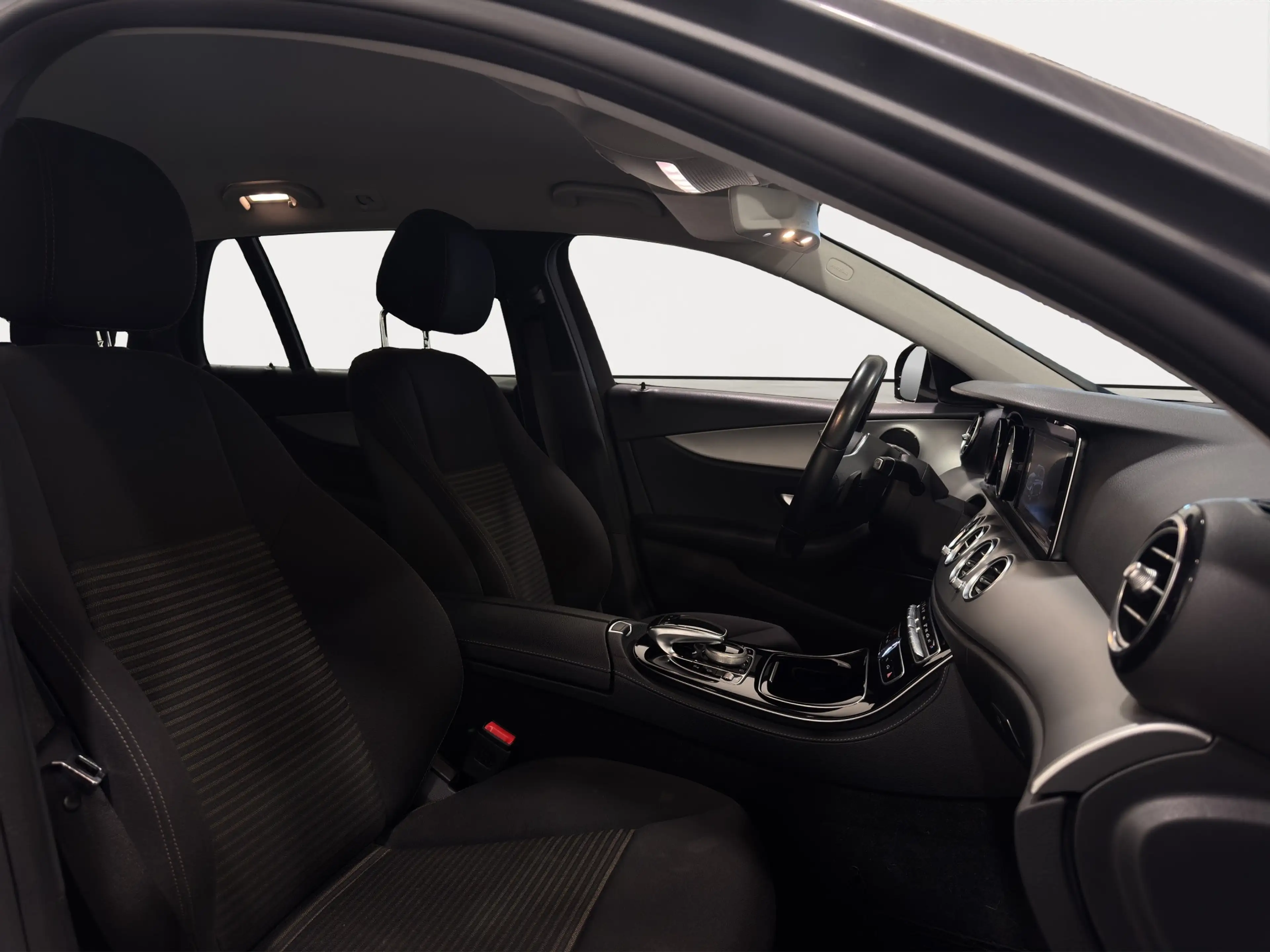 Mercedes-Benz E 220 d T-Model Avantgarde *COMMAND*NAVI*LED*KAMERA — photo 15
