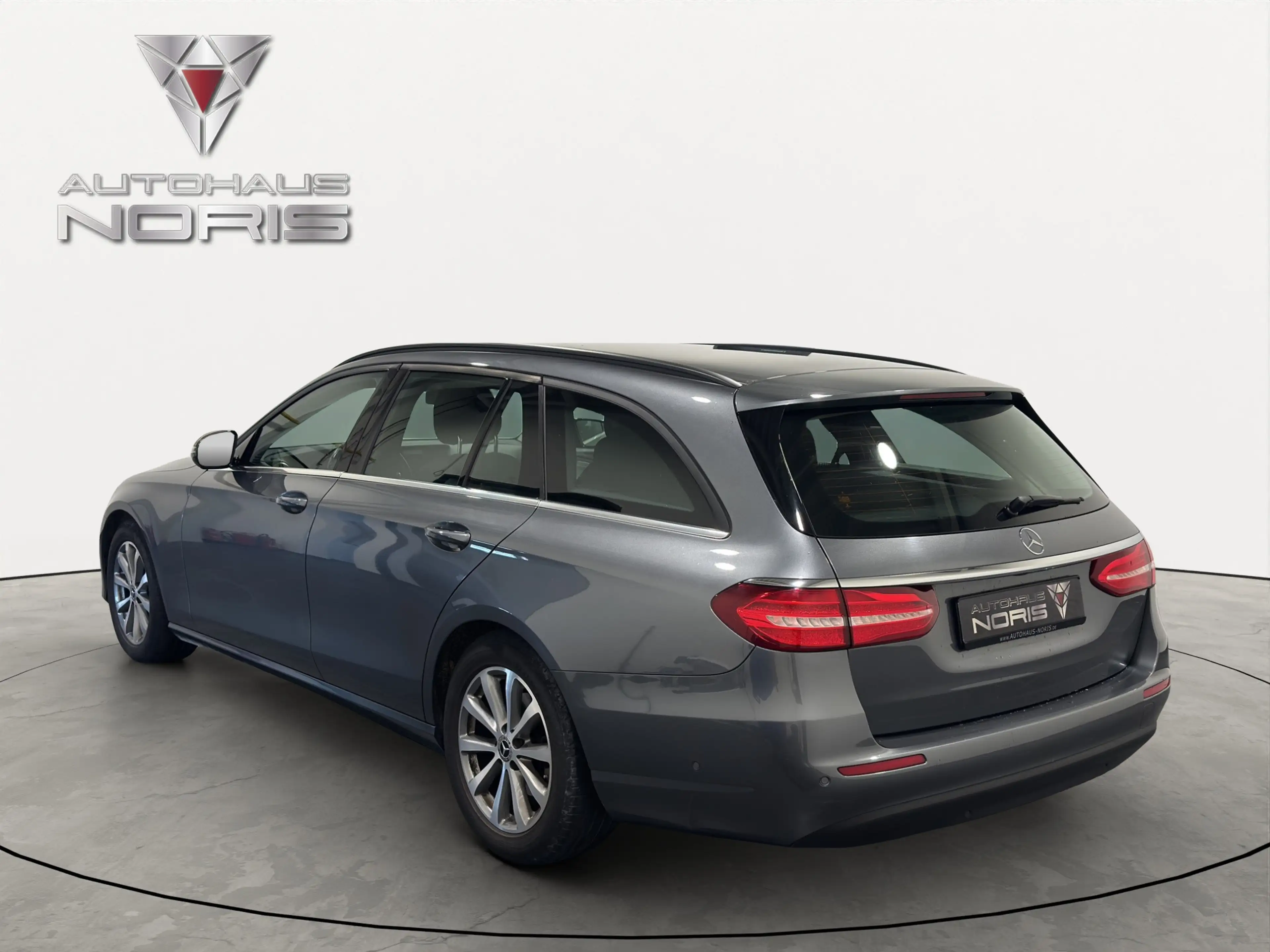 Mercedes-Benz E 220 d T-Model Avantgarde *COMMAND*NAVI*LED*KAMERA — photo 5