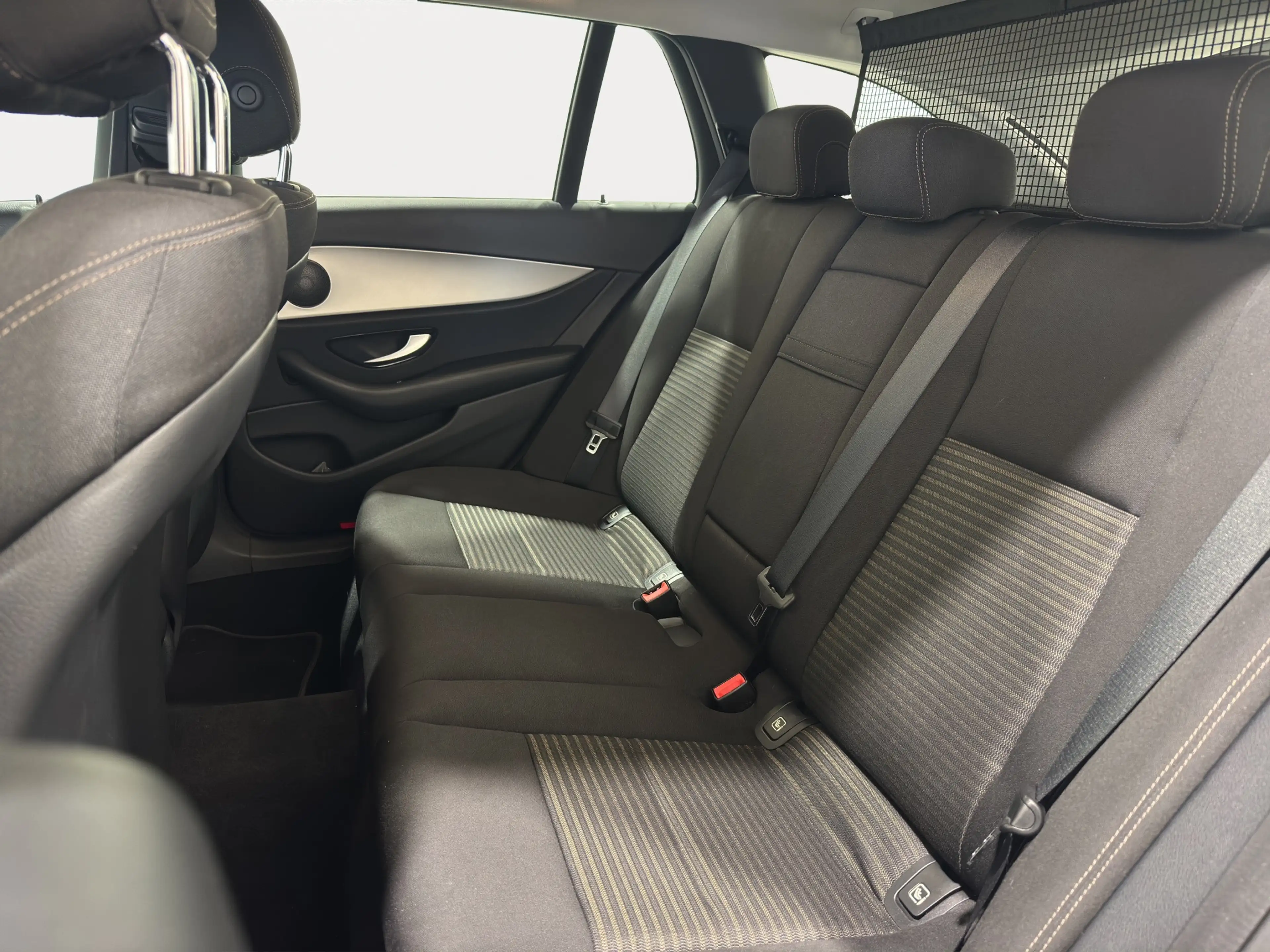 Mercedes-Benz E 220 d T-Model Avantgarde *COMMAND*NAVI*LED*KAMERA — photo 11