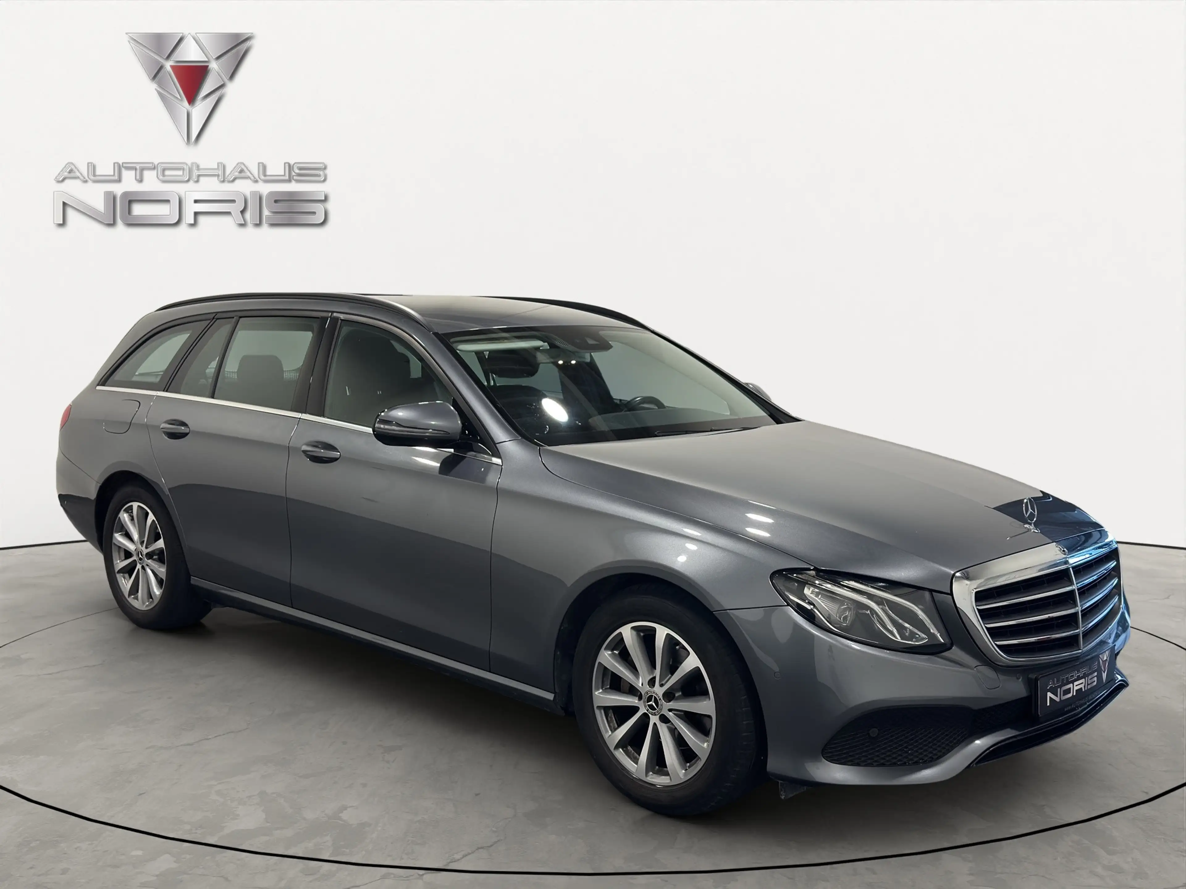 Mercedes-Benz E 220 d T-Model Avantgarde *COMMAND*NAVI*LED*KAMERA