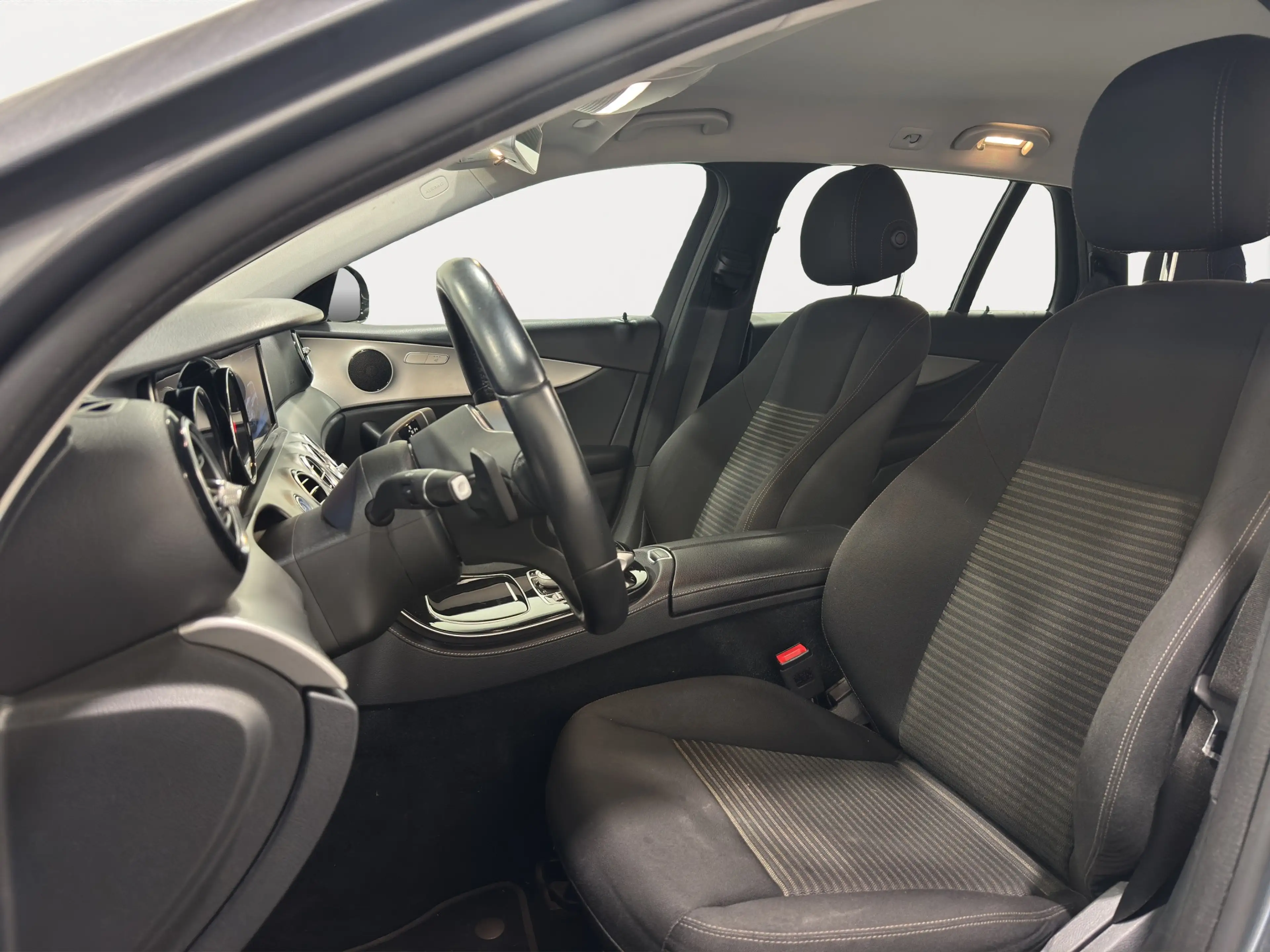 Mercedes-Benz E 220 d T-Model Avantgarde *COMMAND*NAVI*LED*KAMERA — photo 10