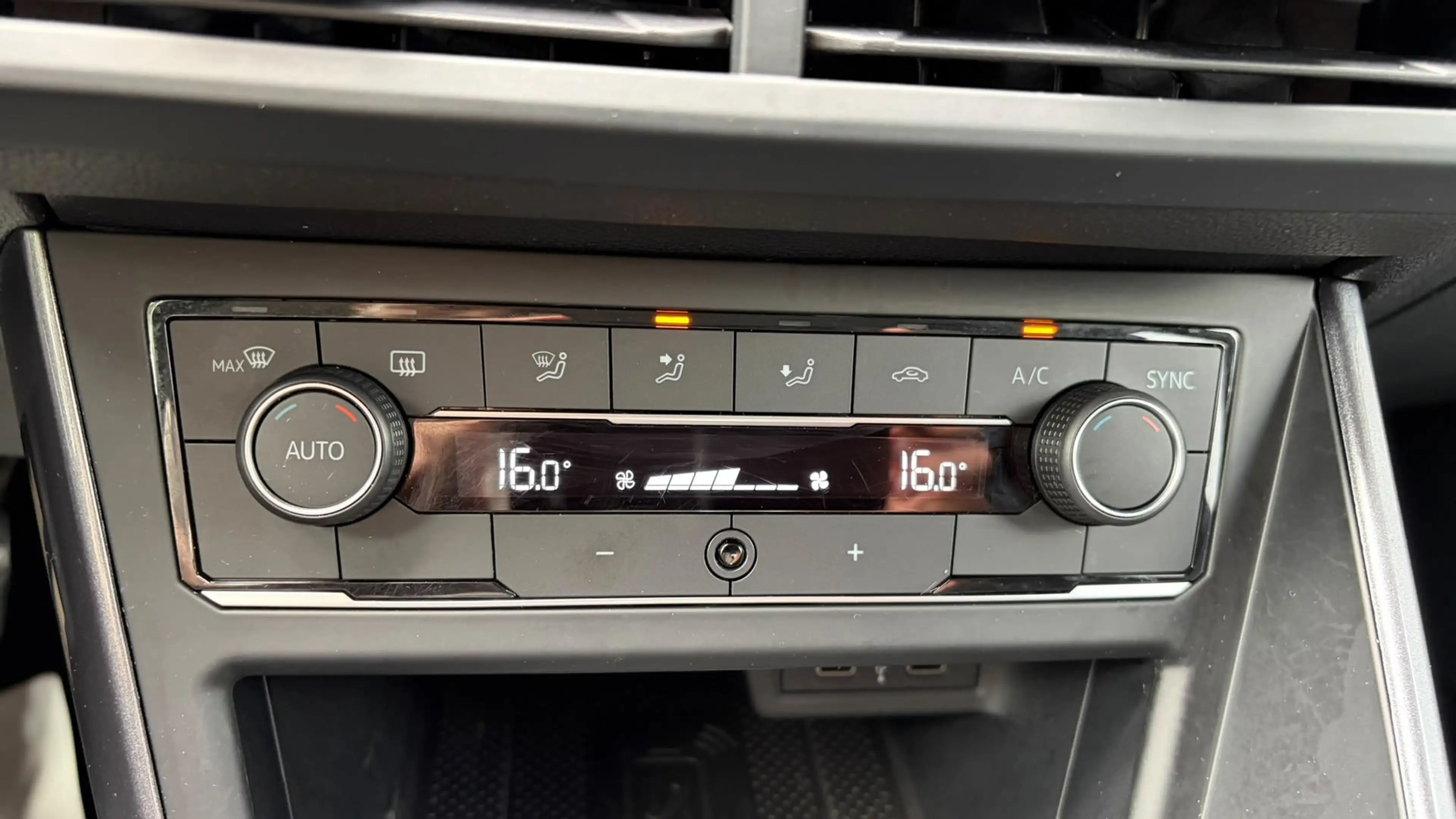 Volkswagen Polo 1.0 TSI Highline AUTOMAAT/ PDC/ CLIMA — photo 12