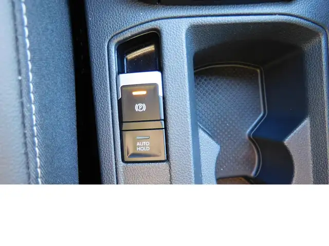 Volkswagen T-Roc view 4