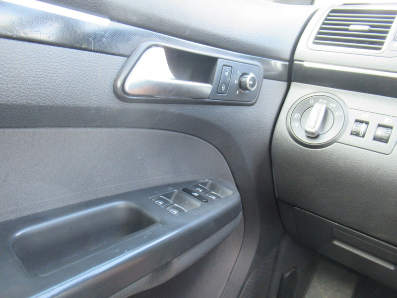 Volkswagen Touran Highline 7-Sitze — photo 11