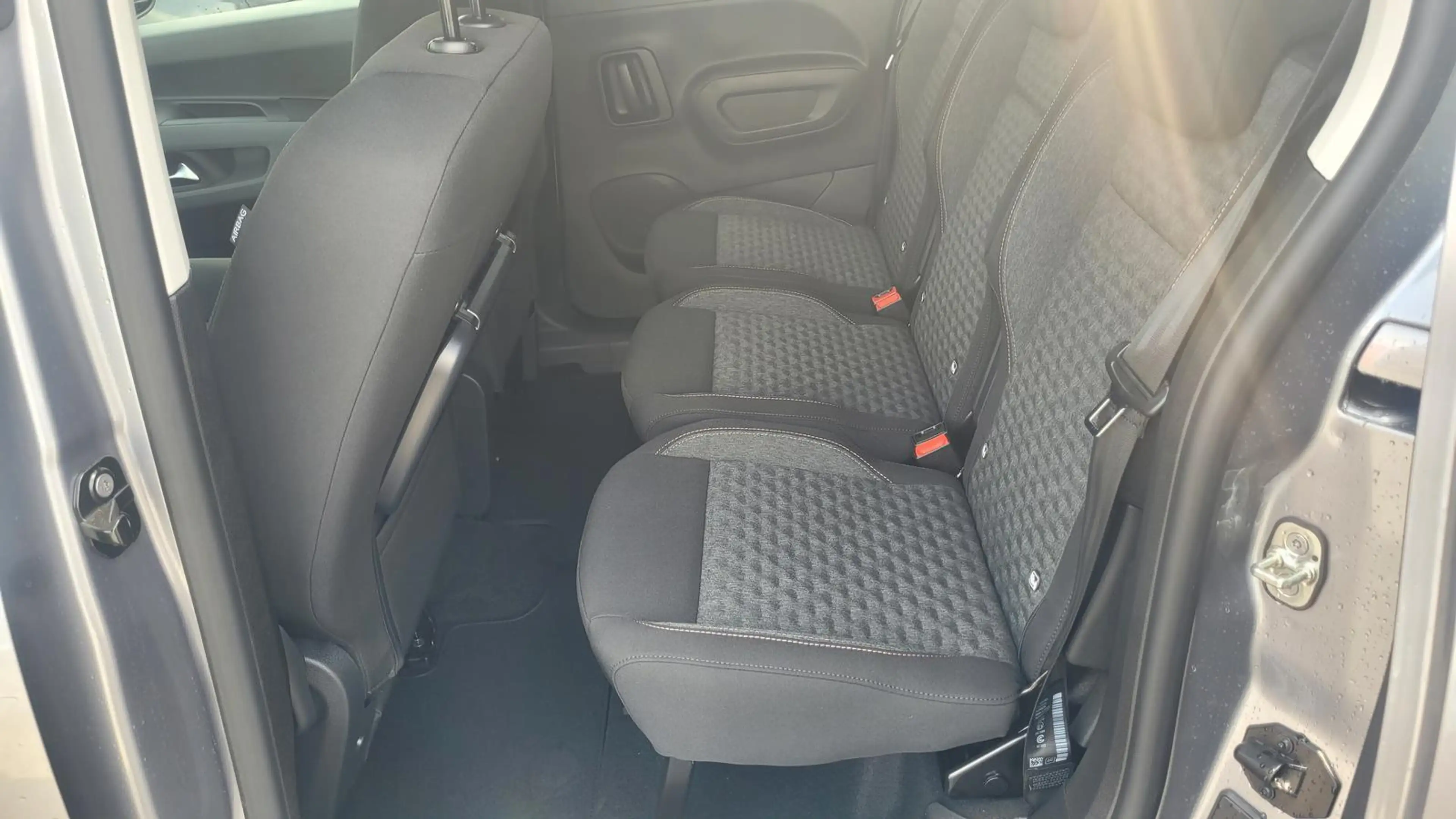 Peugeot Rifter GT L2*7Sitz*LED*Navi*Shzg*BFS*PDC*Cam*ACC 96 kW... — photo 9
