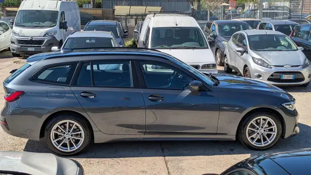 BMW 3 Series view 3