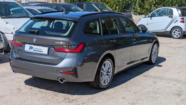 BMW 3 Series view 4