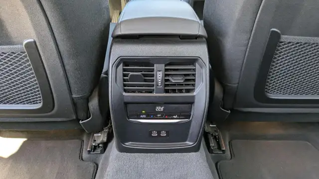 BMW 3 Series view 9