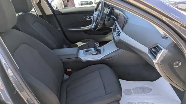 BMW 3 Series view 11