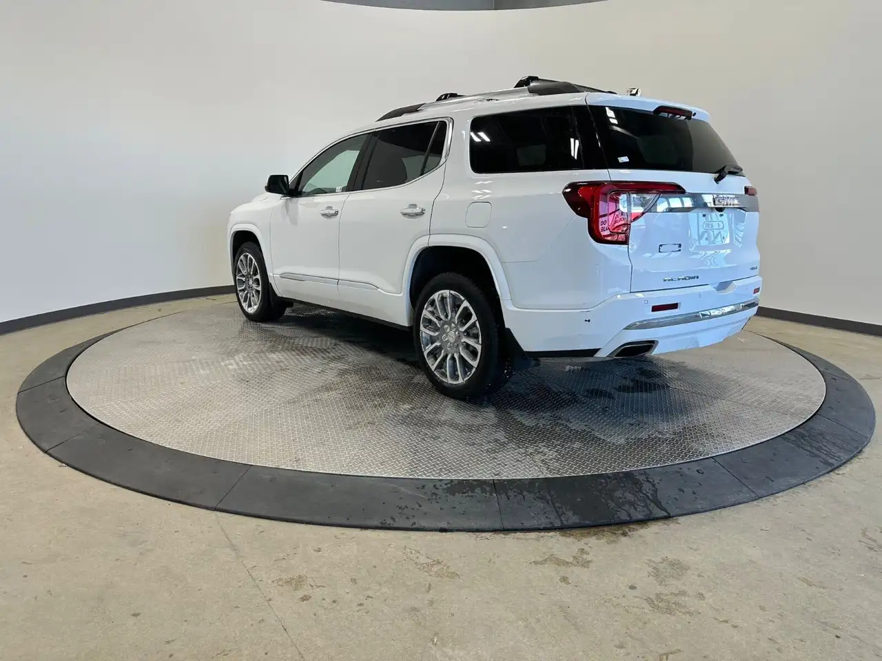 GMC Acadia снимка GMC Acadia
