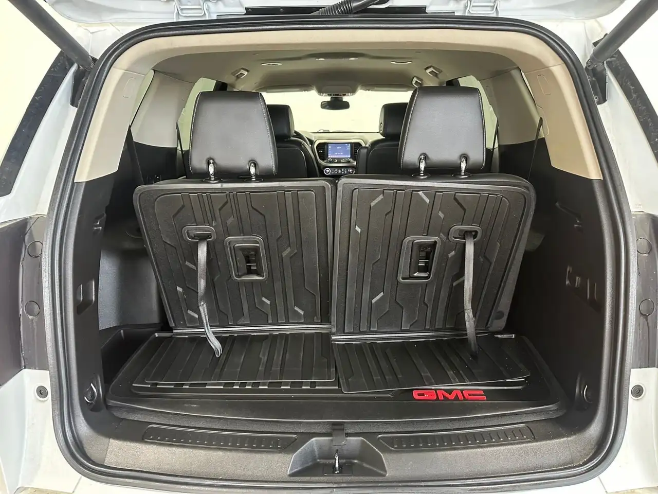 GMC Acadia снимка GMC Acadia