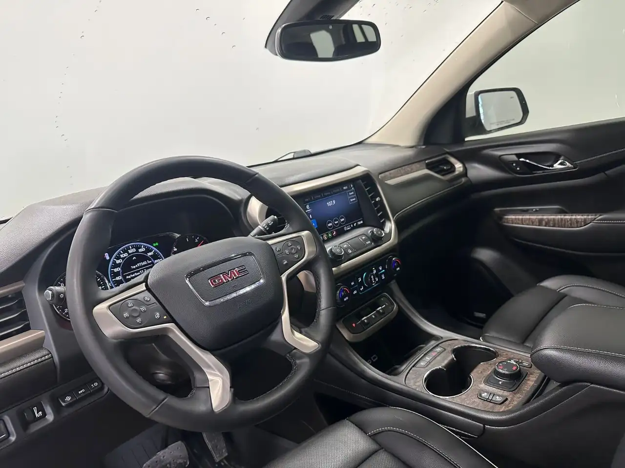 GMC Acadia снимка GMC Acadia