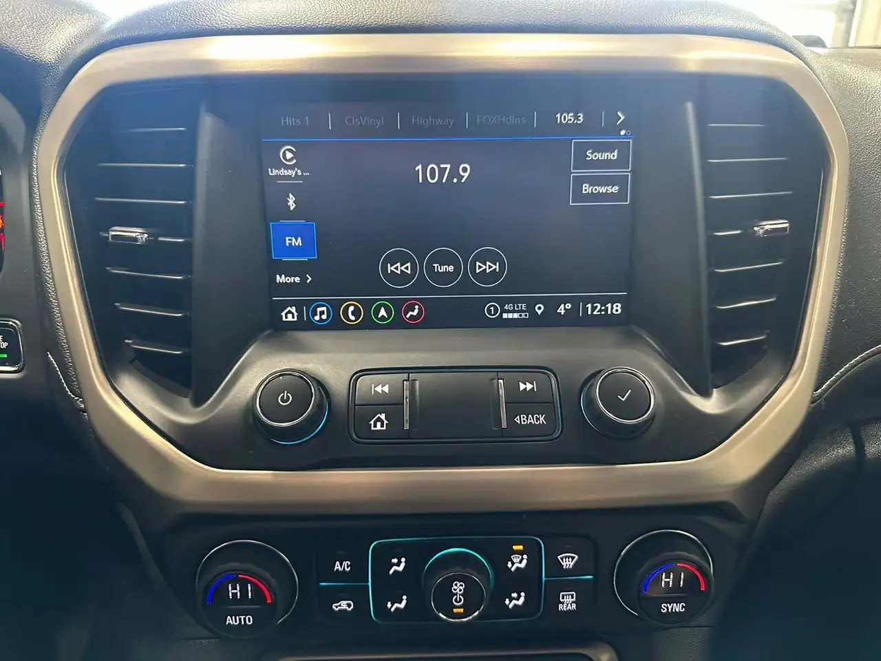 GMC Acadia снимка GMC Acadia