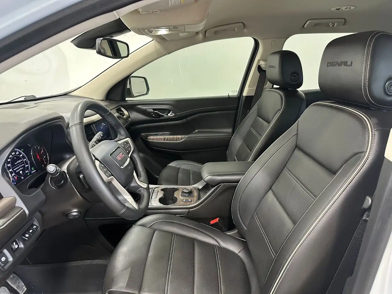 GMC Acadia снимка GMC Acadia