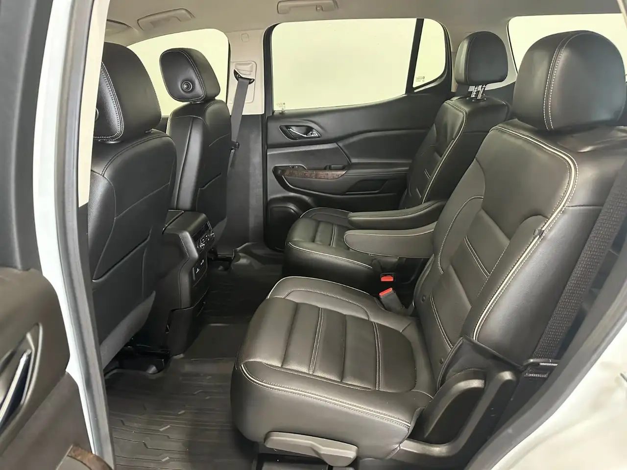 GMC Acadia снимка GMC Acadia