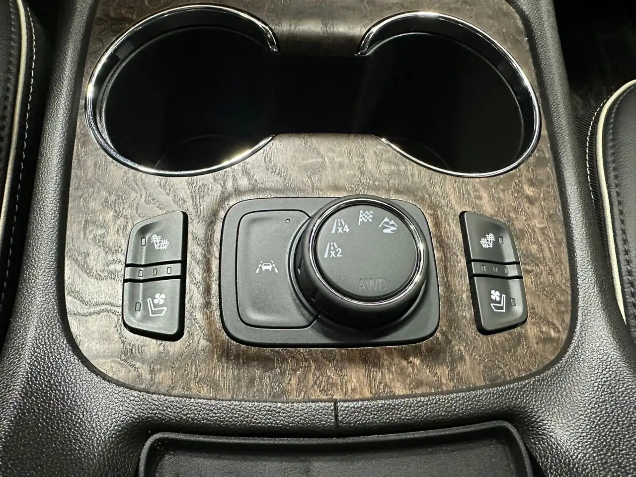 GMC Acadia снимка GMC Acadia