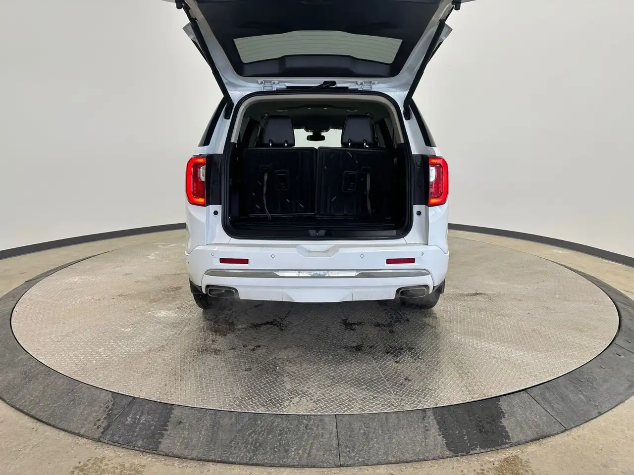 GMC Acadia снимка GMC Acadia