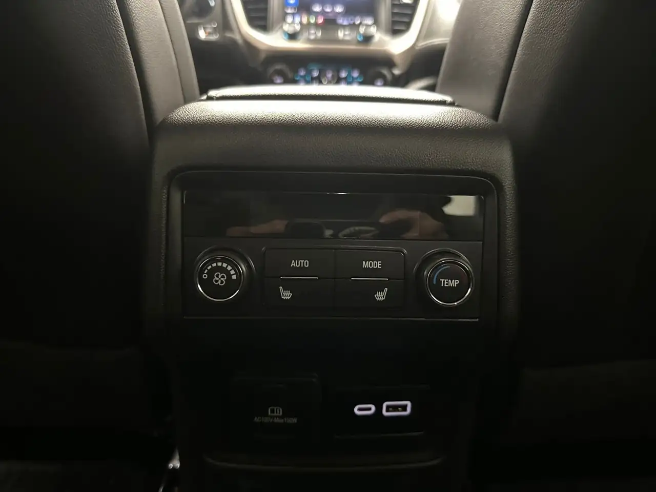 GMC Acadia снимка GMC Acadia