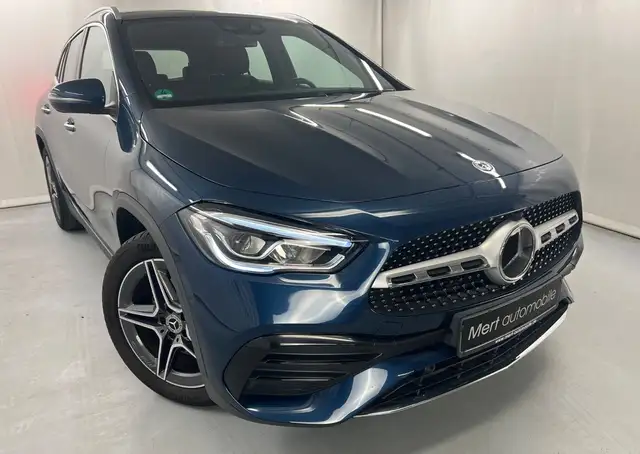 Mercedes-Benz GLA 220 GLA220d*AMG*4M*PANO*DISTR*TOTW*AHK*AMBIEN*KAMERA