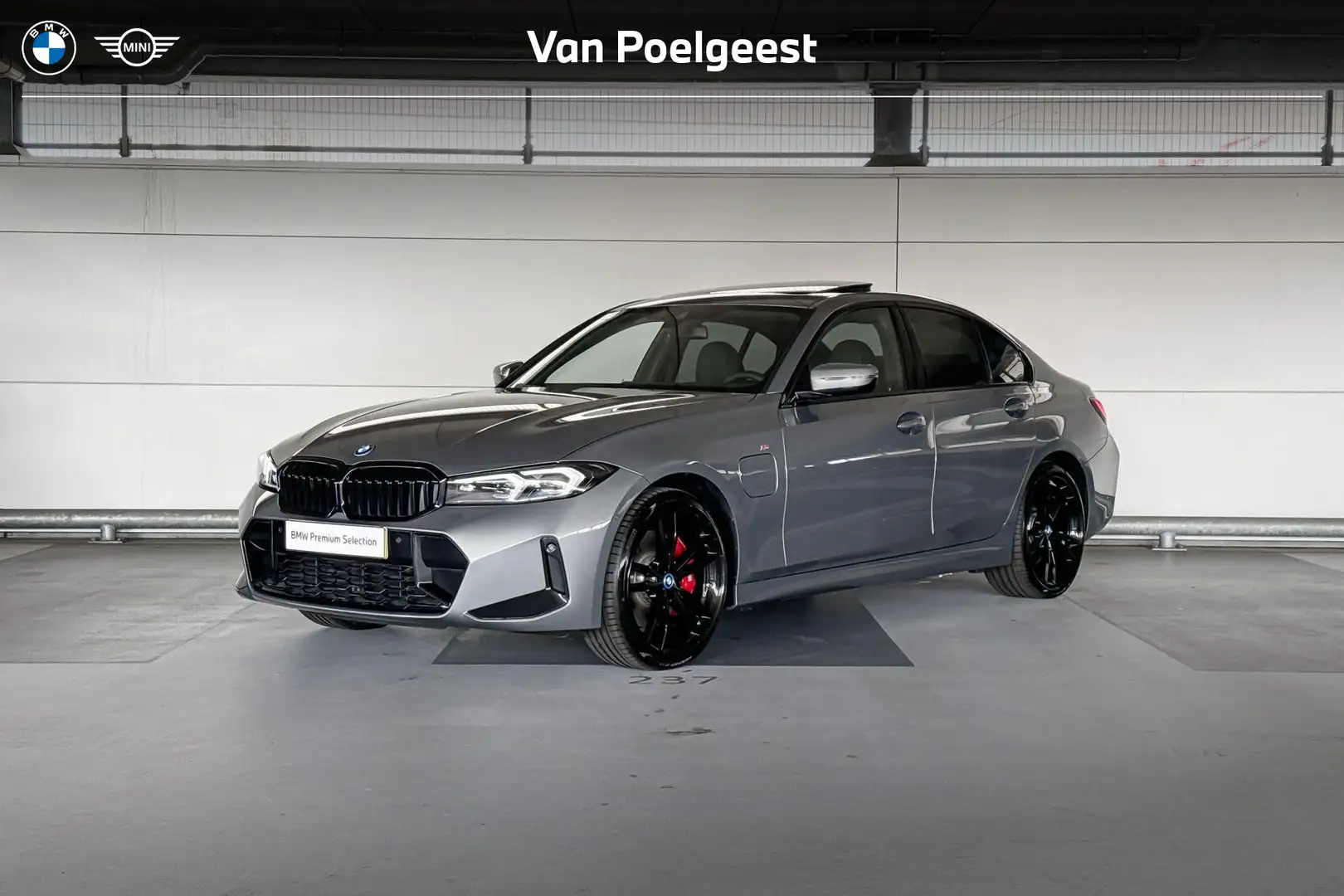 BMW 320 3 Serie Sedan 320e | M Sportpakket Pro | Elektrisc Grijs - 1