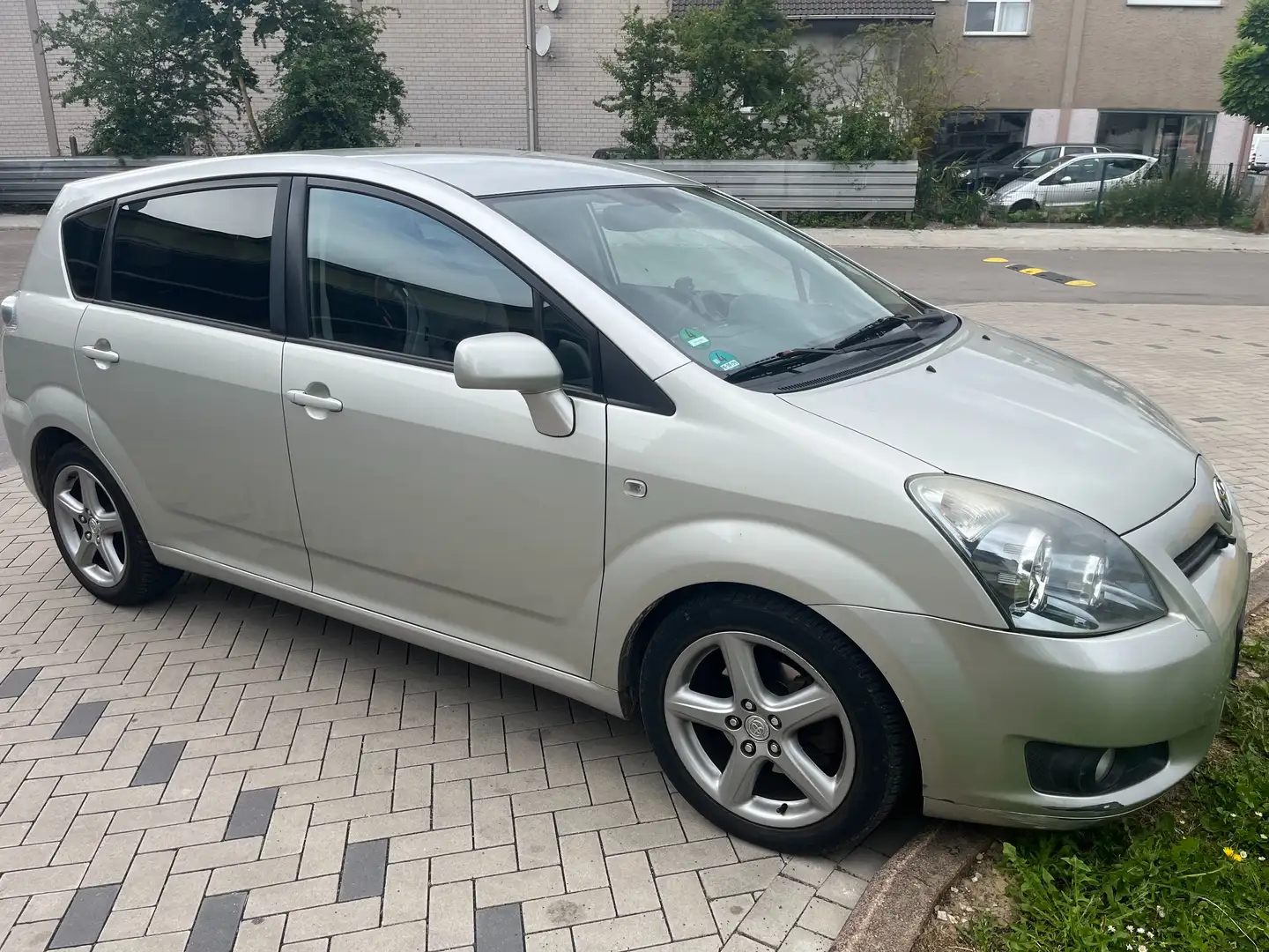 Toyota Corolla Verso Corolla Verso Diesel 2.2 D-CAT DPF Executive Grau - 1