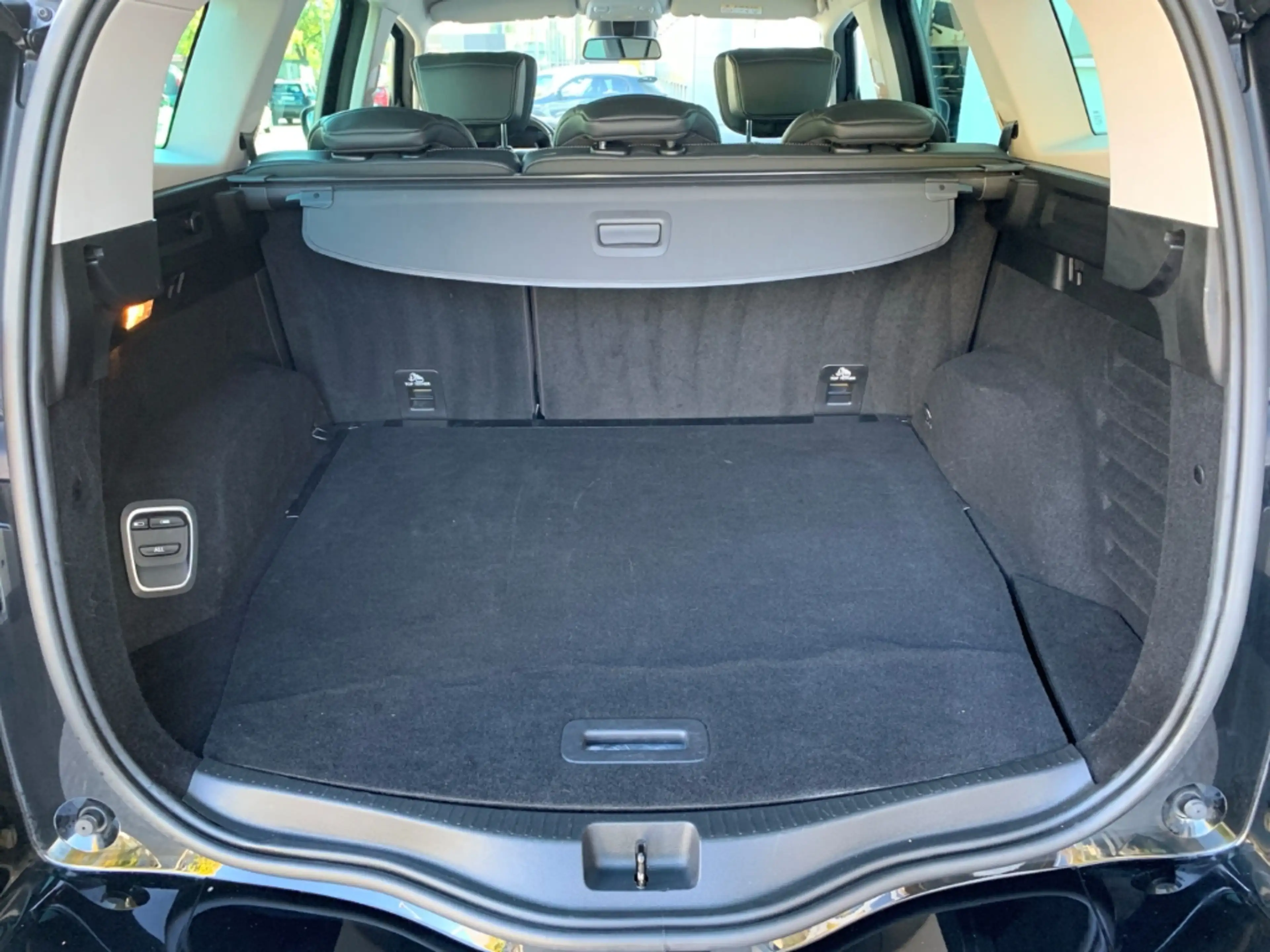Renault Grand Scenic BLACK EDITION Black Edition TCe 140 EDC BOSE+NAVI — photo 12